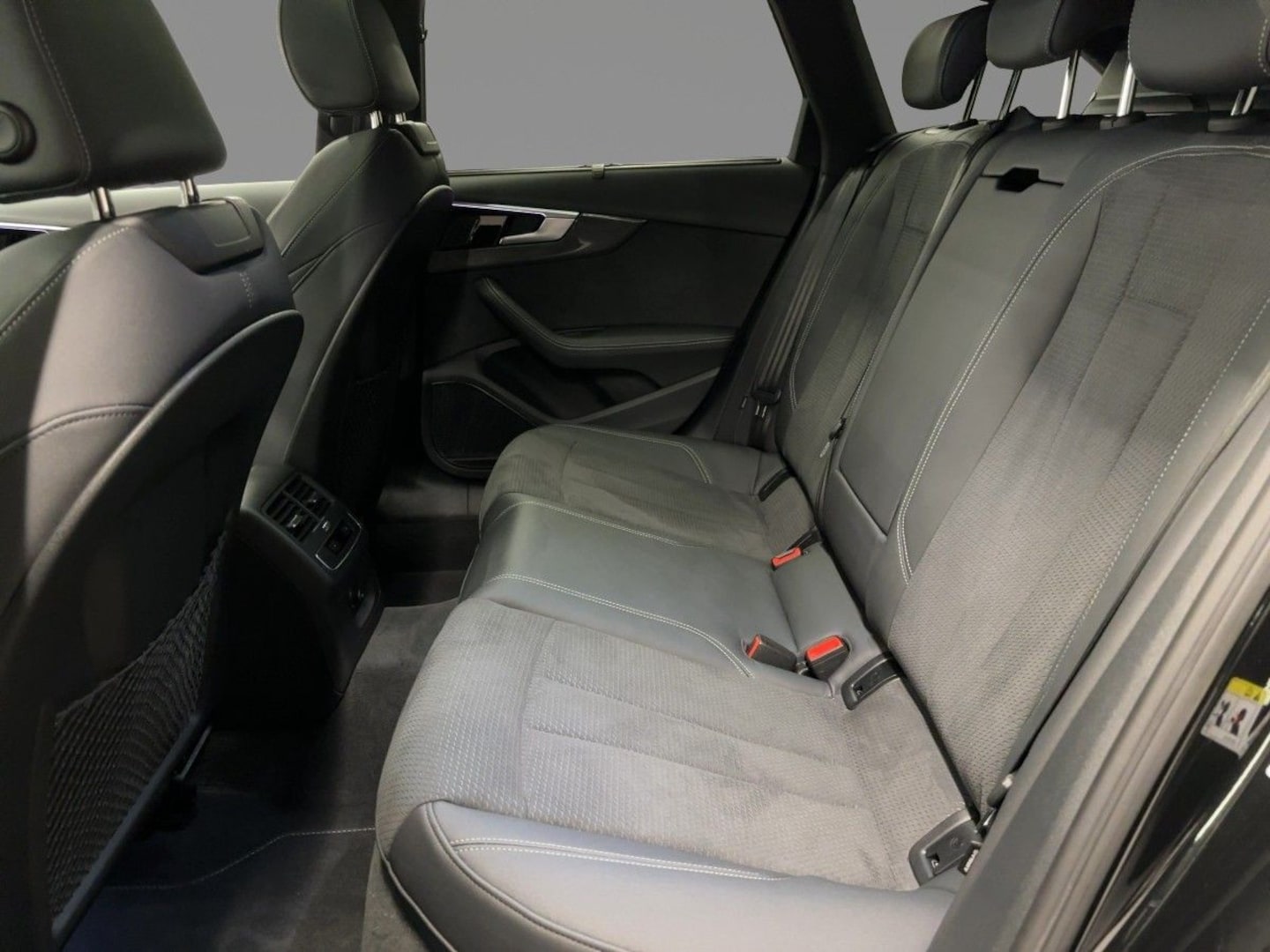 Bild über Audi S4 Avant TDI quattro tiptronic - für weitere Informationen kontaktieren Sie den Audi Partner