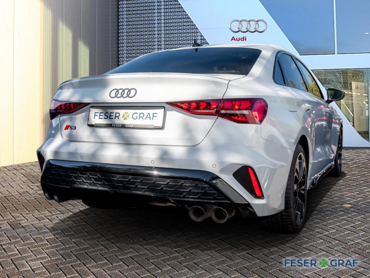 Bild über Audi S3 Limousine TFSI quattro S tronic - für weitere Informationen kontaktieren Sie den Audi Partner