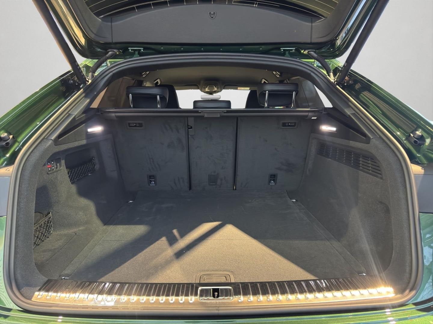 Bild über Audi Q8 SUV S line business TDI quattro 210 kW tiptronic - für weitere Informationen kontaktieren Sie den Audi Partner