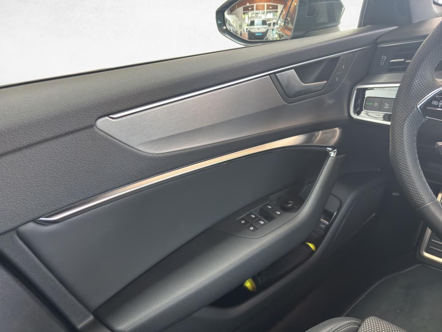 Bild über Audi A6 Avant TFSI e S line 50 TFSI e quattro S tronic - für weitere Informationen kontaktieren Sie den Audi Partner