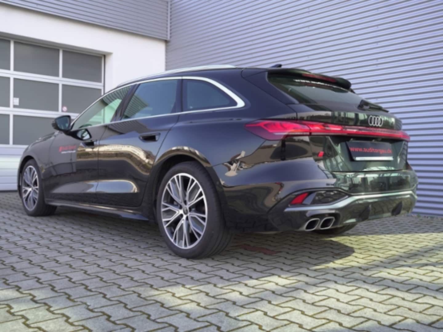 Bild über Audi A5 Avant TDI 150 kW S tronic - für weitere Informationen kontaktieren Sie den Audi Partner