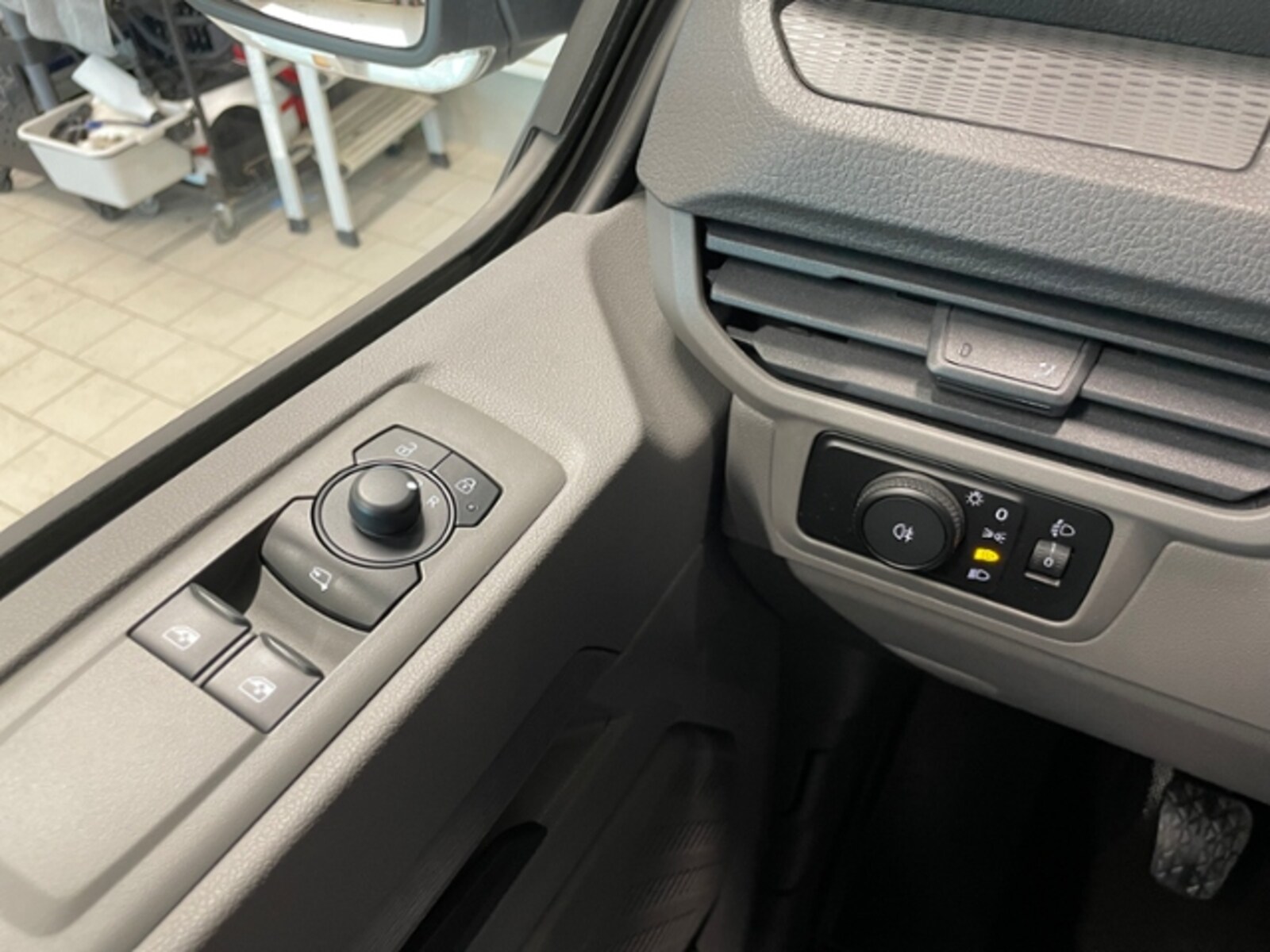 Volkswagen Transporter Kasten langer Radstand – Bild 17