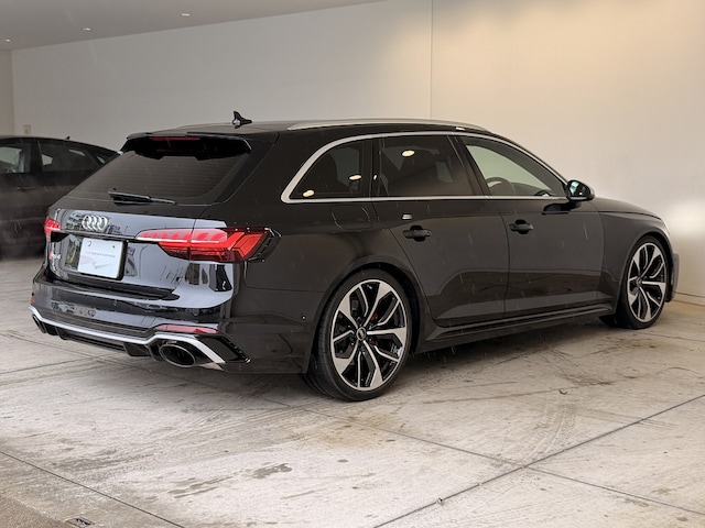 Audi RS 4 Avant RS 4 Avant for more details contact your dealer