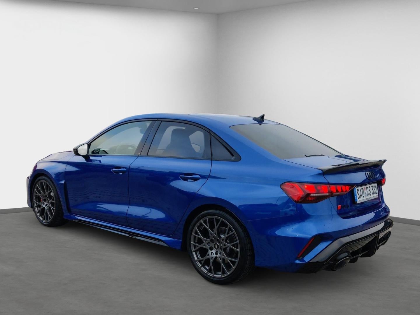 Bild über Audi RS 3 Limousine TFSI quattro 294 kW S tronic - für weitere Informationen kontaktieren Sie den Audi Partner