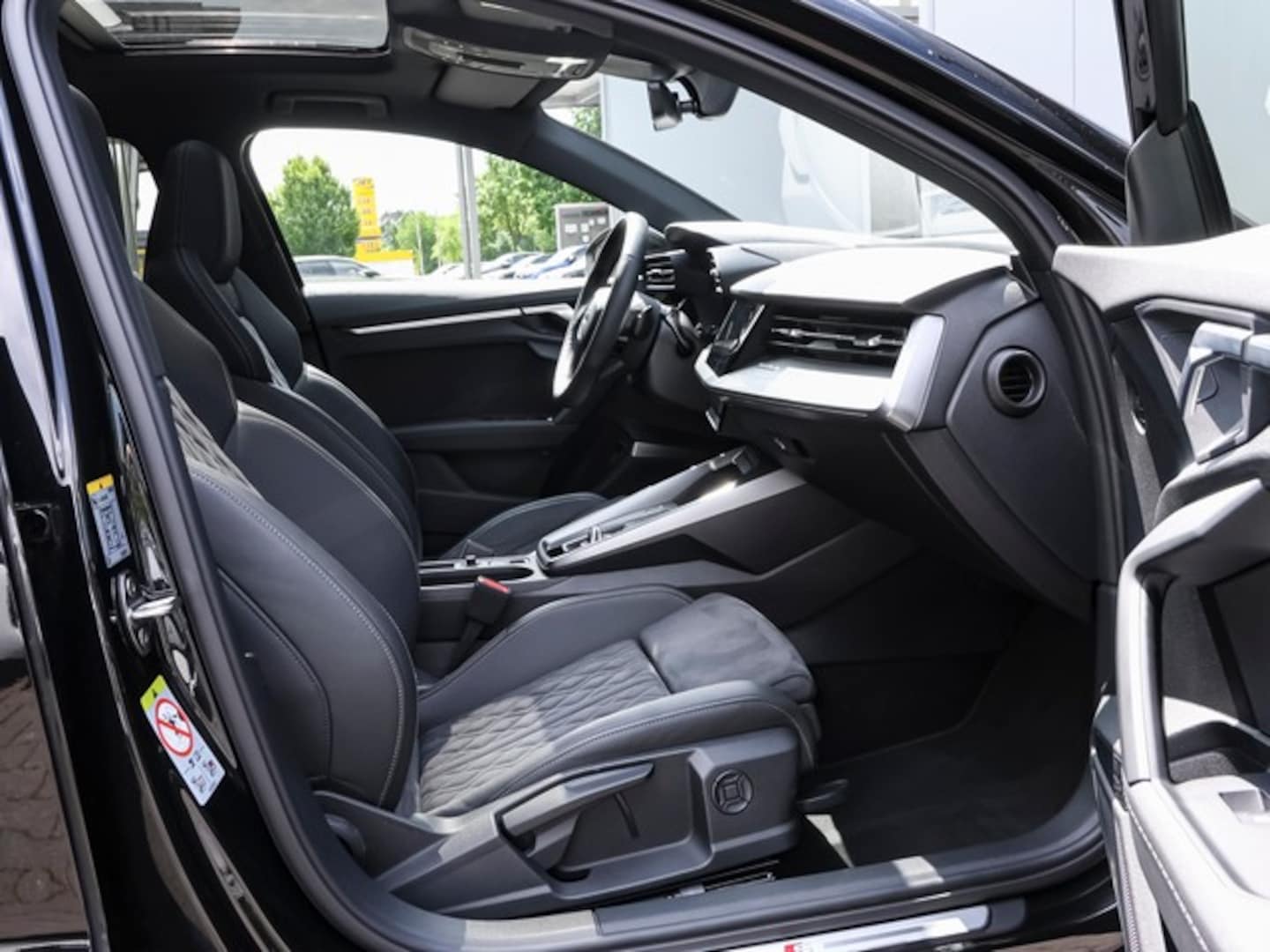Bild über Audi A3 Sportback S line 40 TFSI quattro S tronic - für weitere Informationen kontaktieren Sie den Audi Partner