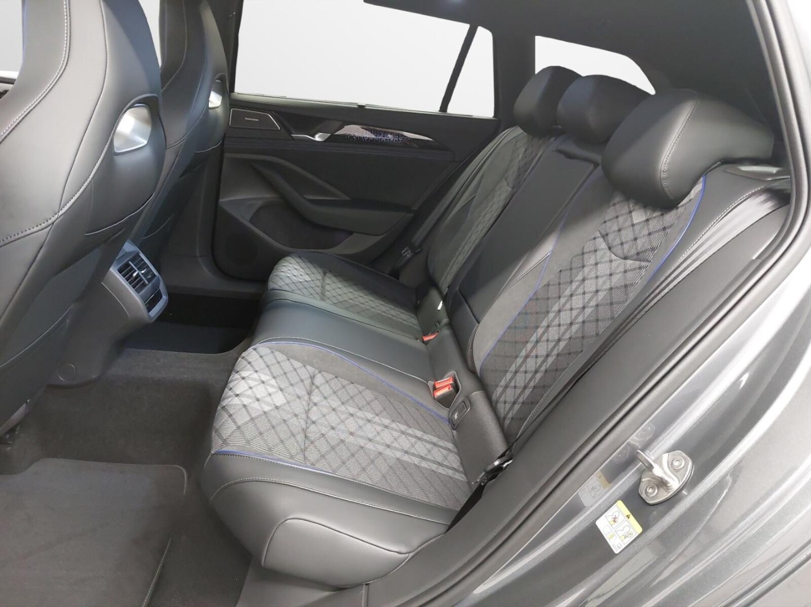 Volkswagen Passat – Bild 12