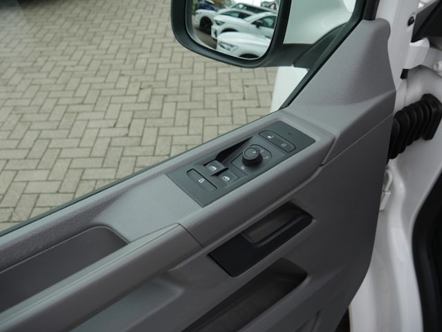 Volkswagen T6.1 Caravelle larger