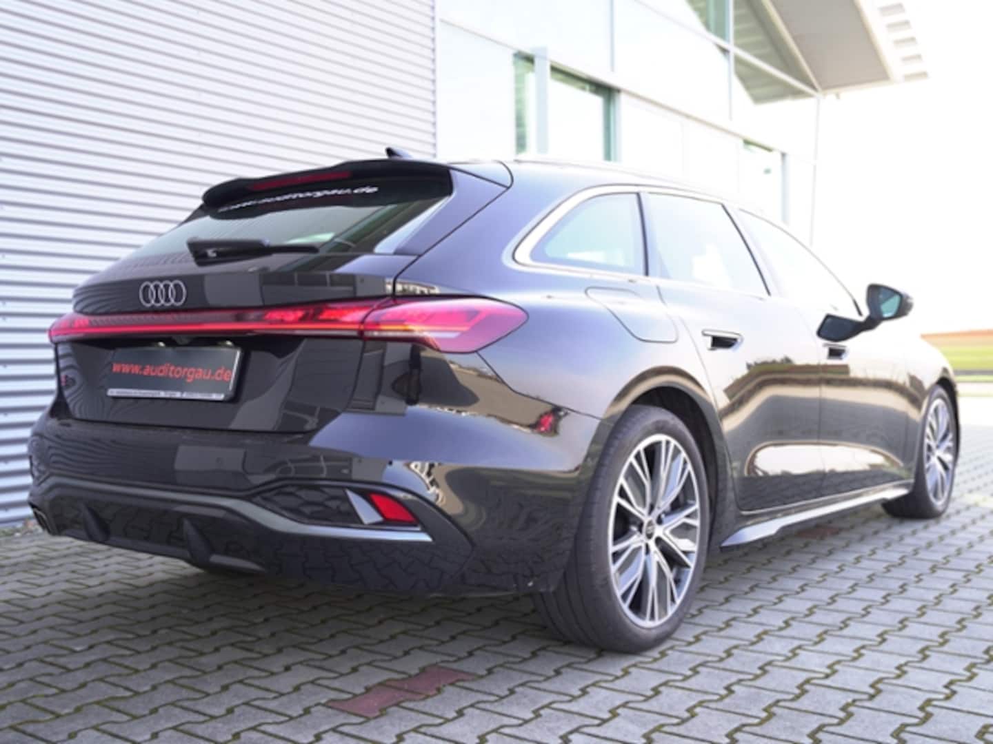 Bild über Audi A5 Avant TDI 150 kW S tronic - für weitere Informationen kontaktieren Sie den Audi Partner