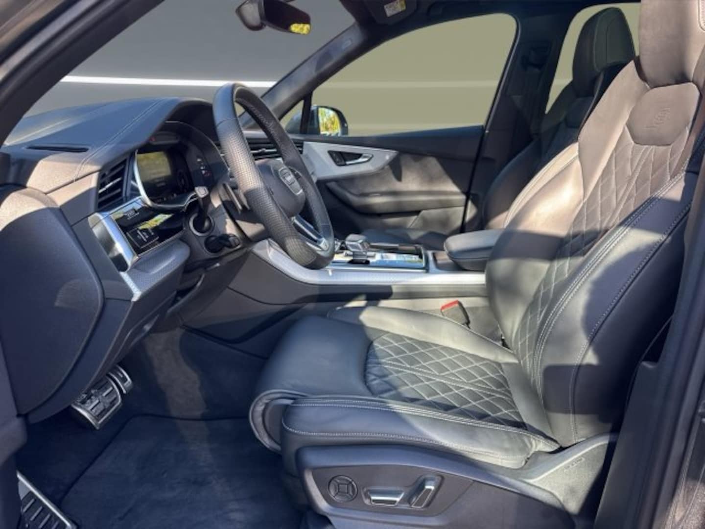 Bild über Audi SQ7 SUV TFSI quattro 373 kW tiptronic - für weitere Informationen kontaktieren Sie den Audi Partner