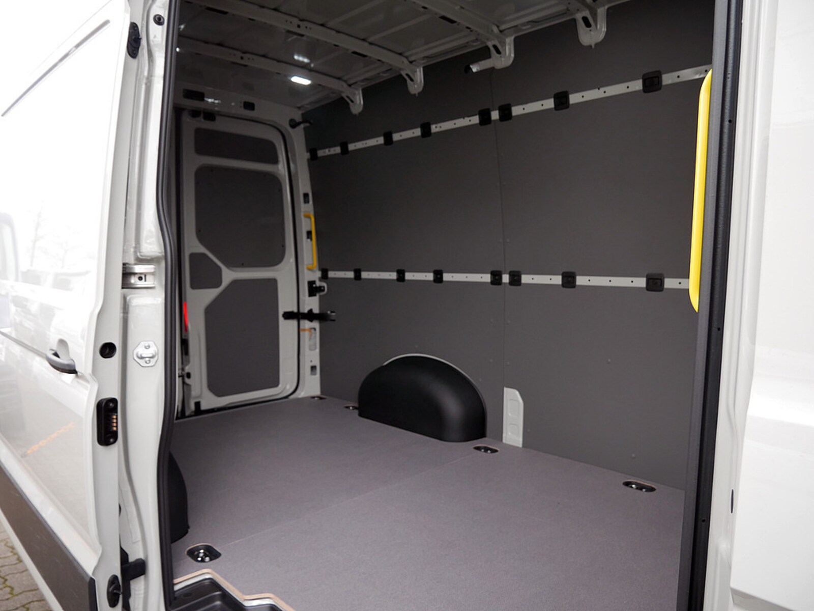Volkswagen Crafter Kasten mittlerer Radstand – Bild 11