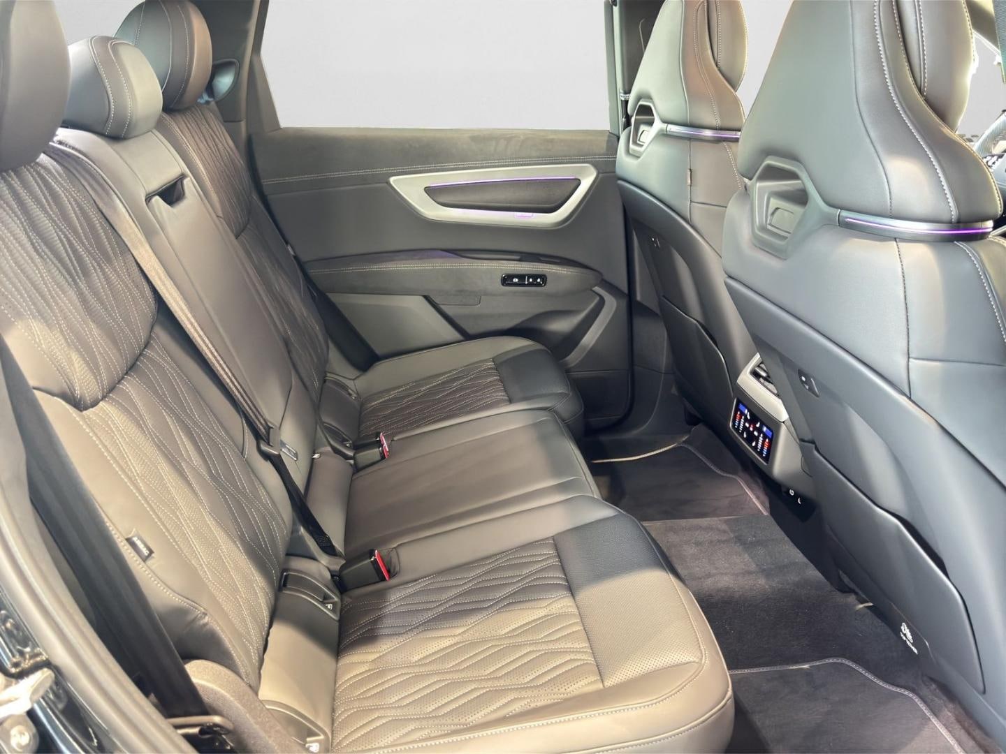 Bild über Audi Q7 SUV TDI quattro 220 kW tiptronic - für weitere Informationen kontaktieren Sie den Audi Partner