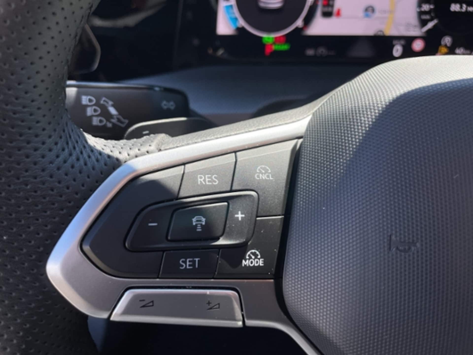 Volkswagen Golf R-Line