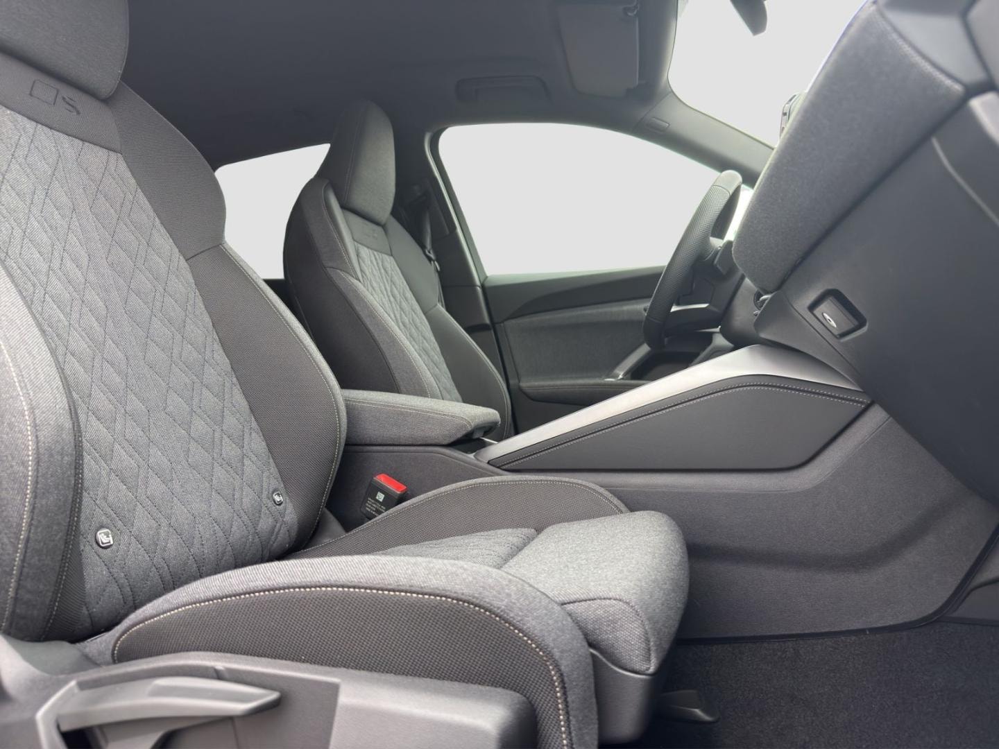 Bild über Audi Q5 SUV TFSI 150 kW S tronic - für weitere Informationen kontaktieren Sie den Audi Partner