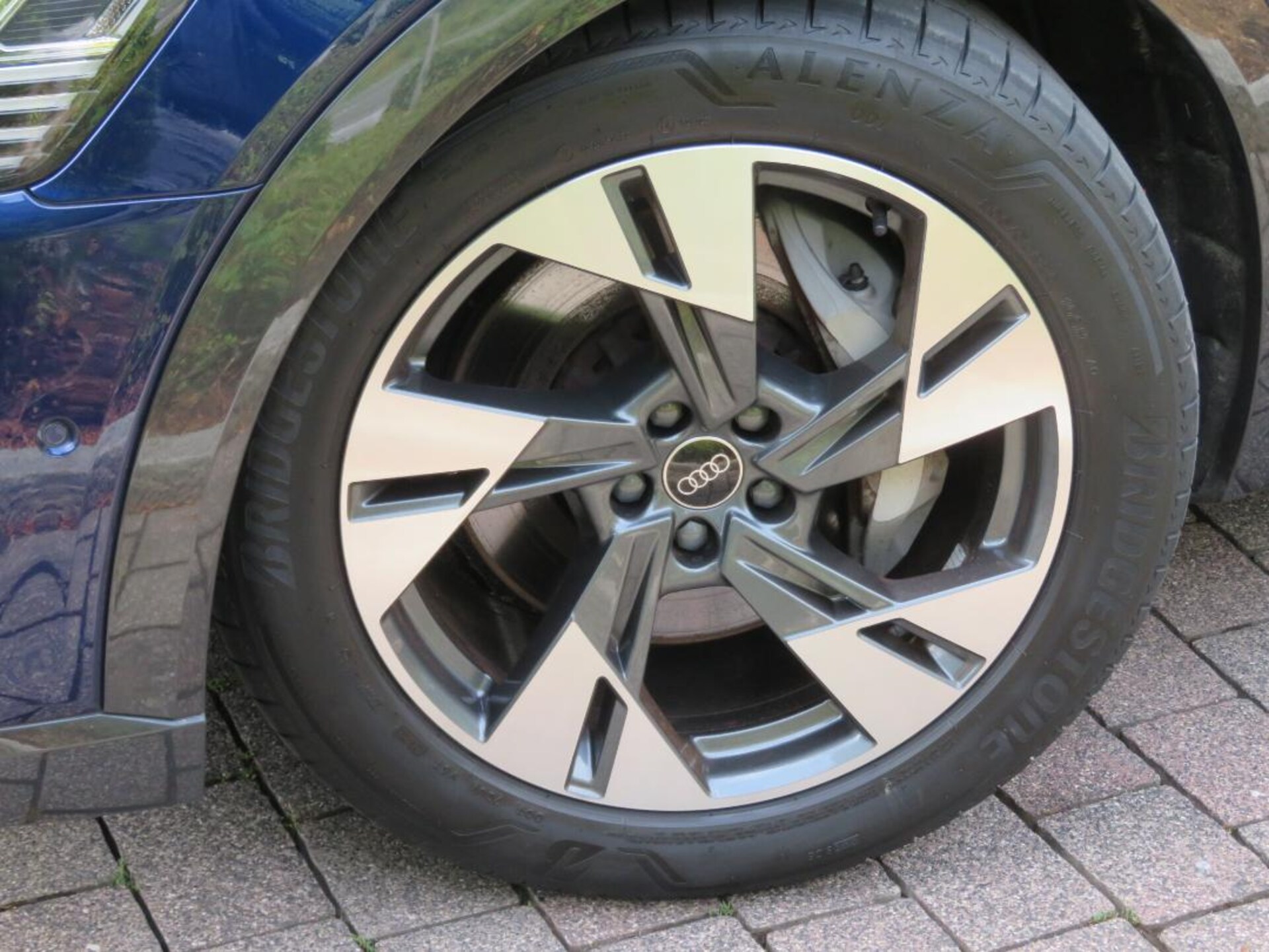 Audi e-tron S line