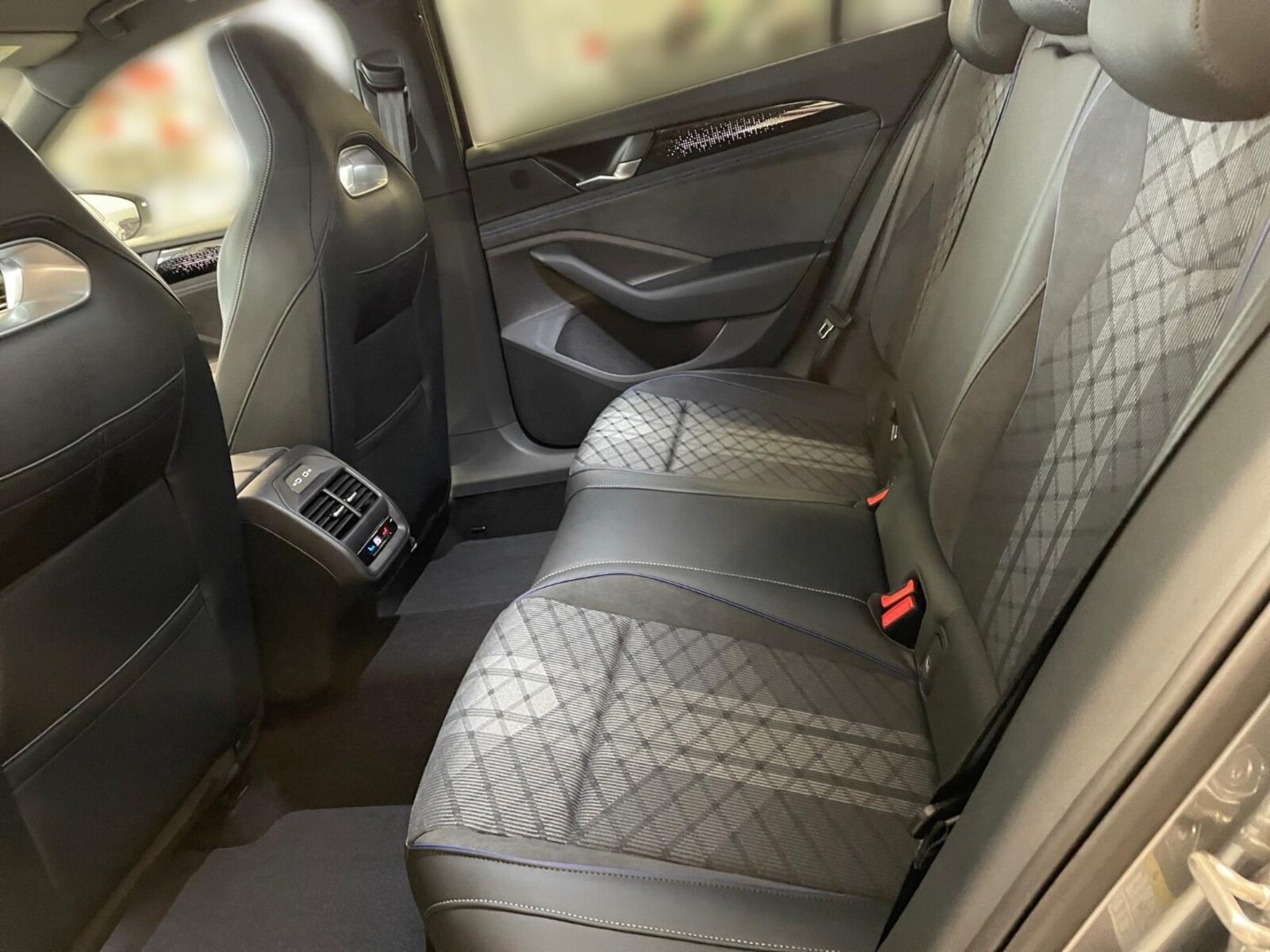 Volkswagen Passat – Bild 14