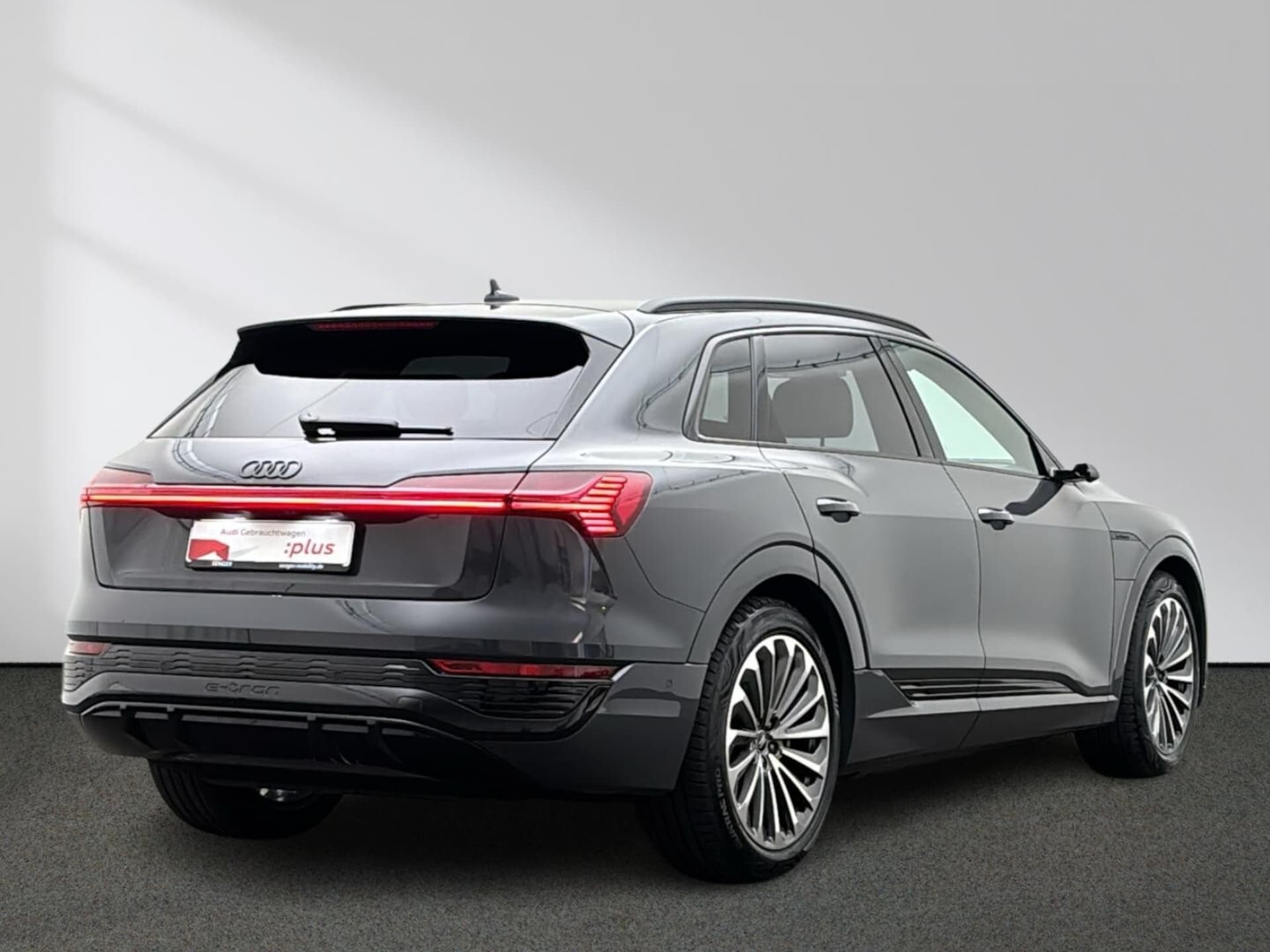 Audi Q8 e-tron S line