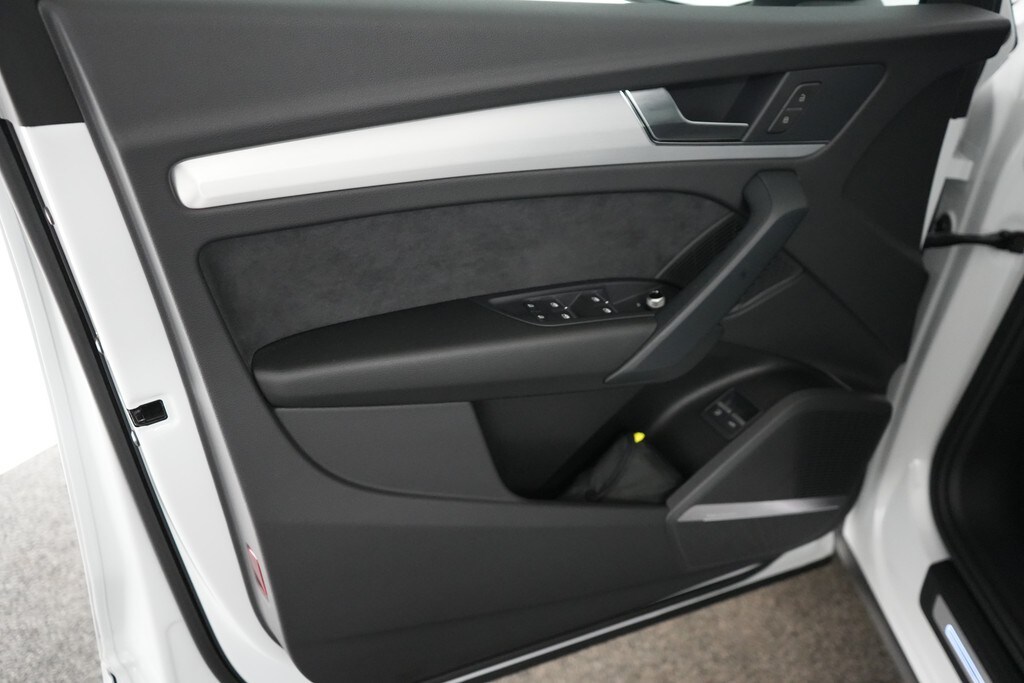 Image about Audi Q5 TFSI e S line 55 TFSI e quattro S tronic