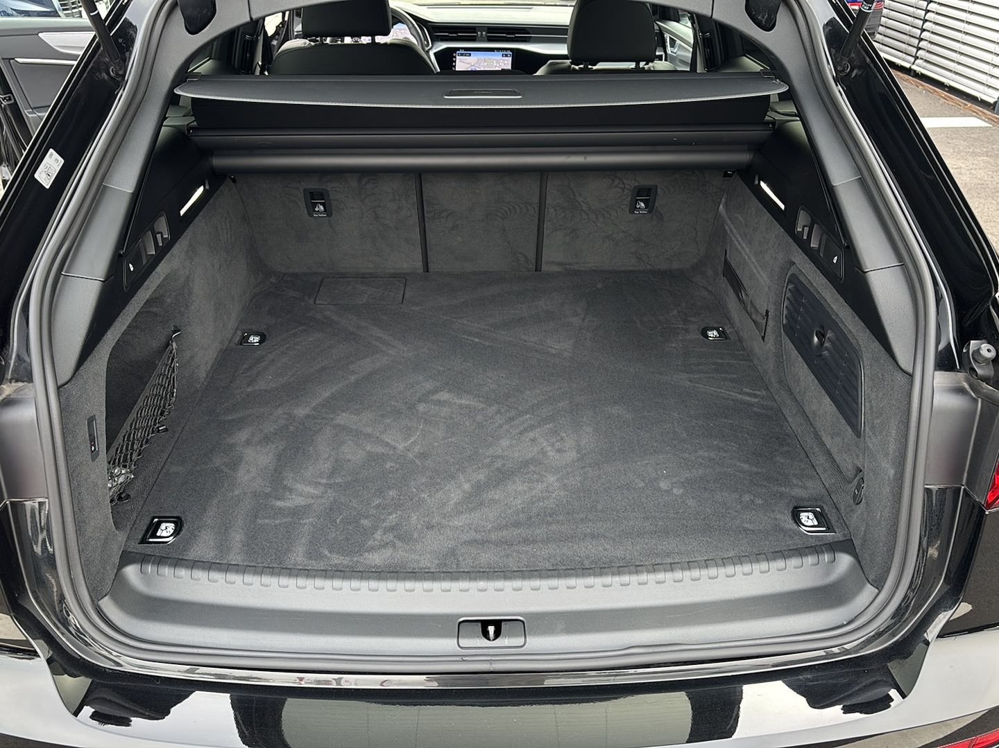 Bild über Audi A6 Avant TFSI e S line 55 TFSI e quattro S tronic - für weitere Informationen kontaktieren Sie den Audi Partner
