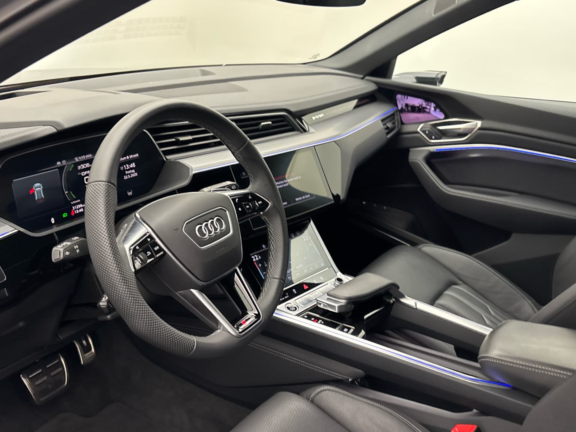 Audi Q8 e-tron S line