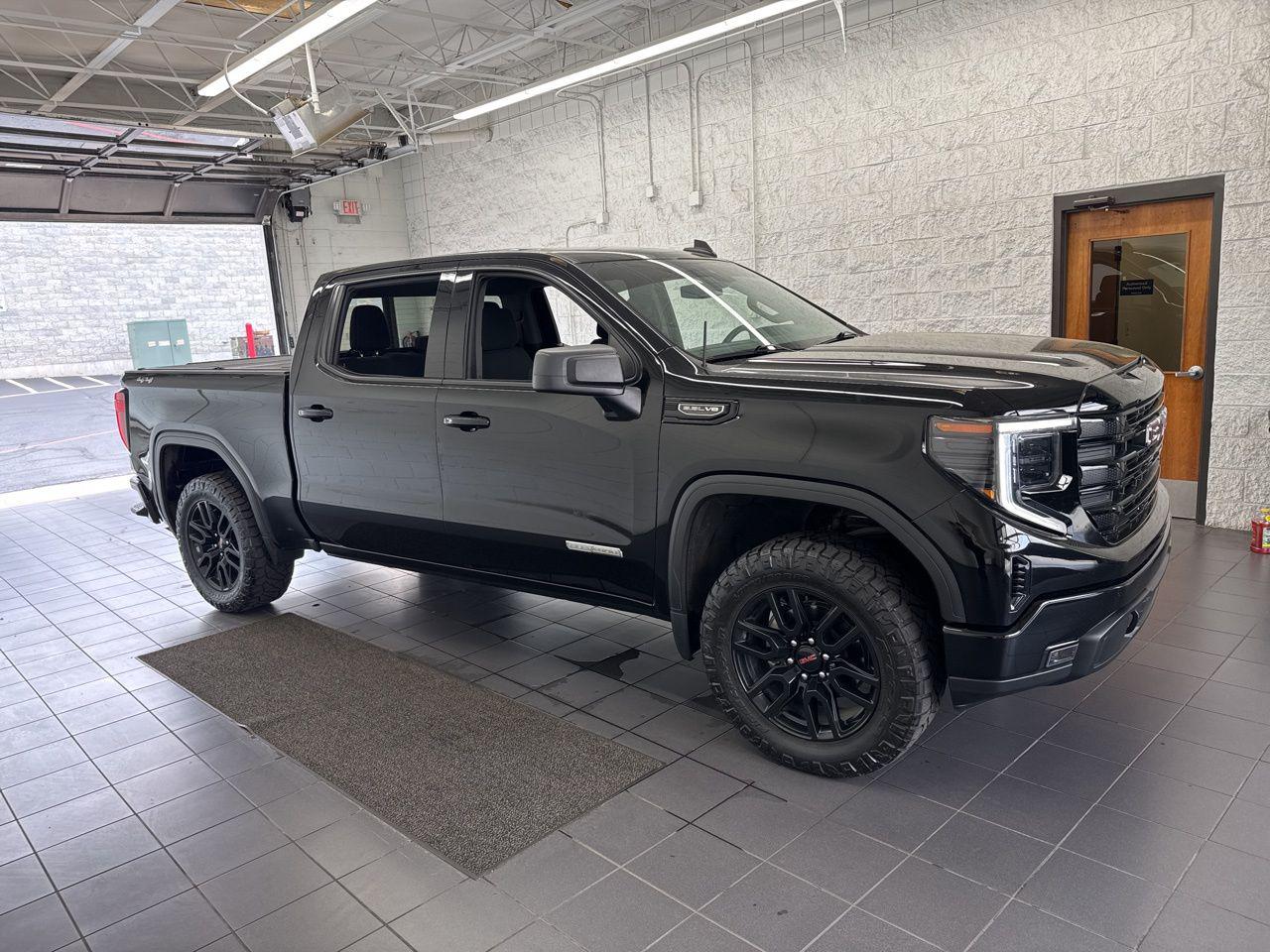 2024 GMC Sierra 4WD Crew Cab Standard Box Elevation's photo
