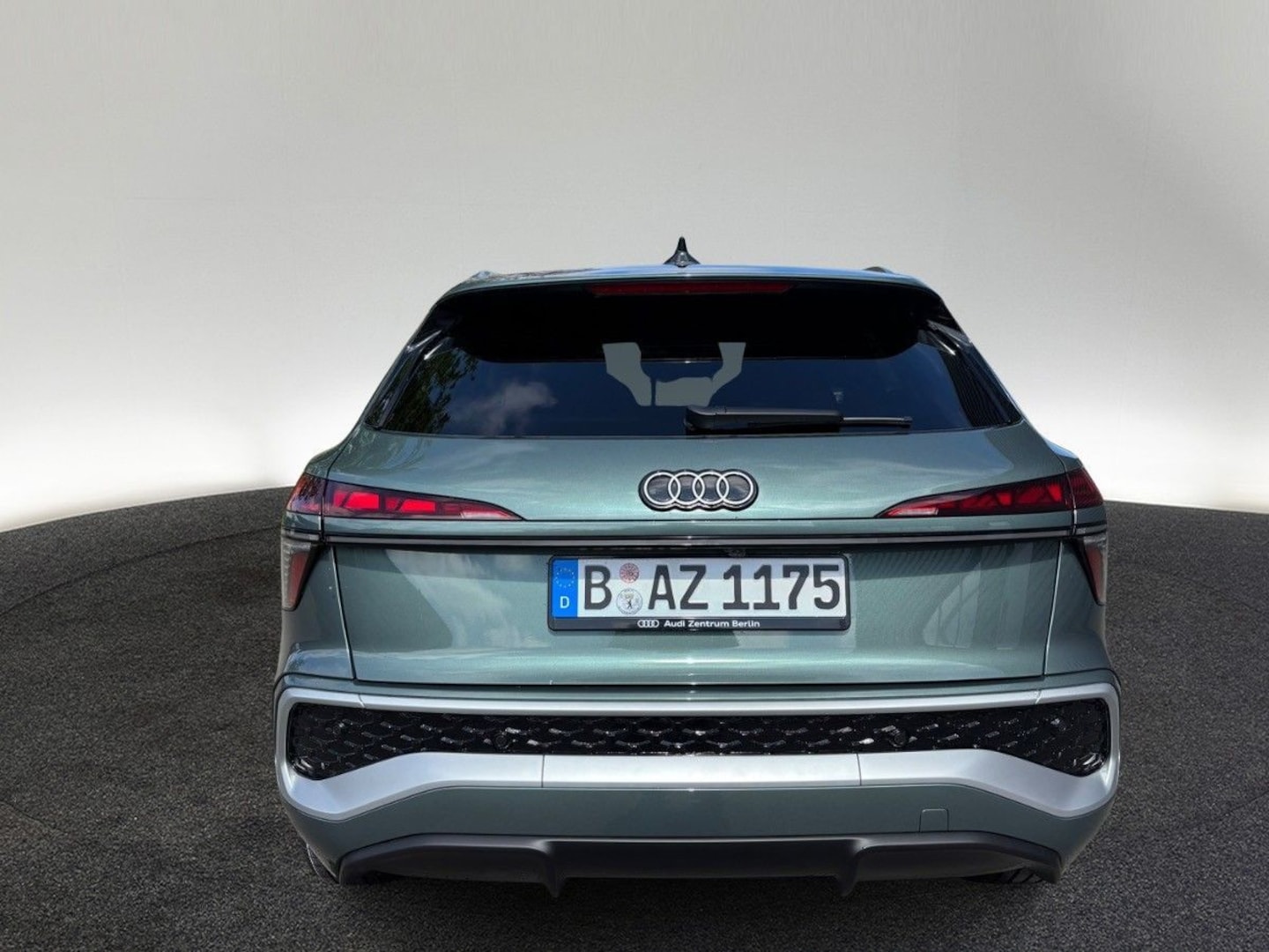 Bild über Audi Q3 SUV TFSI 110 kW S tronic - für weitere Informationen kontaktieren Sie den Audi Partner