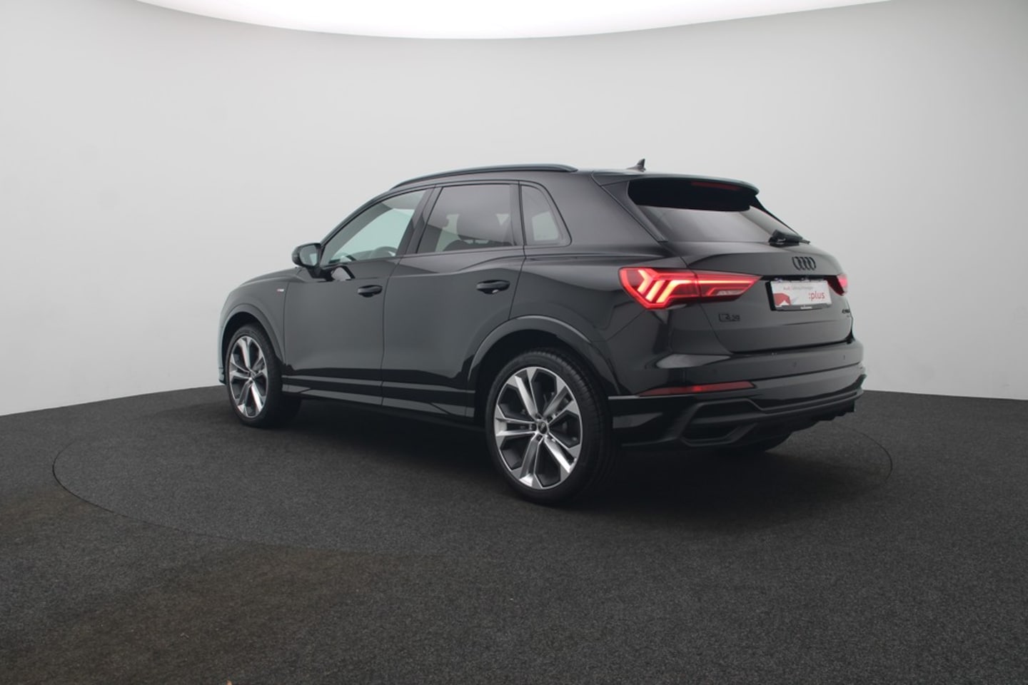 Bild über Audi Q3 S line 40 TFSI quattro S tronic - für weitere Informationen kontaktieren Sie den Audi Partner