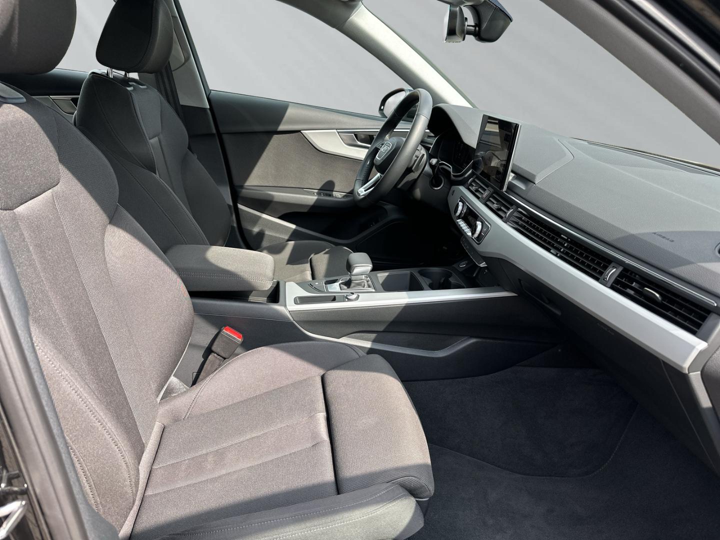 Image about Audi A4 Avant S line 40 TFSI S tronic