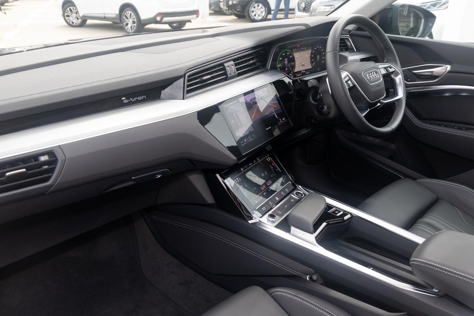 Image about Audi Q8 Sportback e-tron 55 e-tron quattro S line 300,00 kW