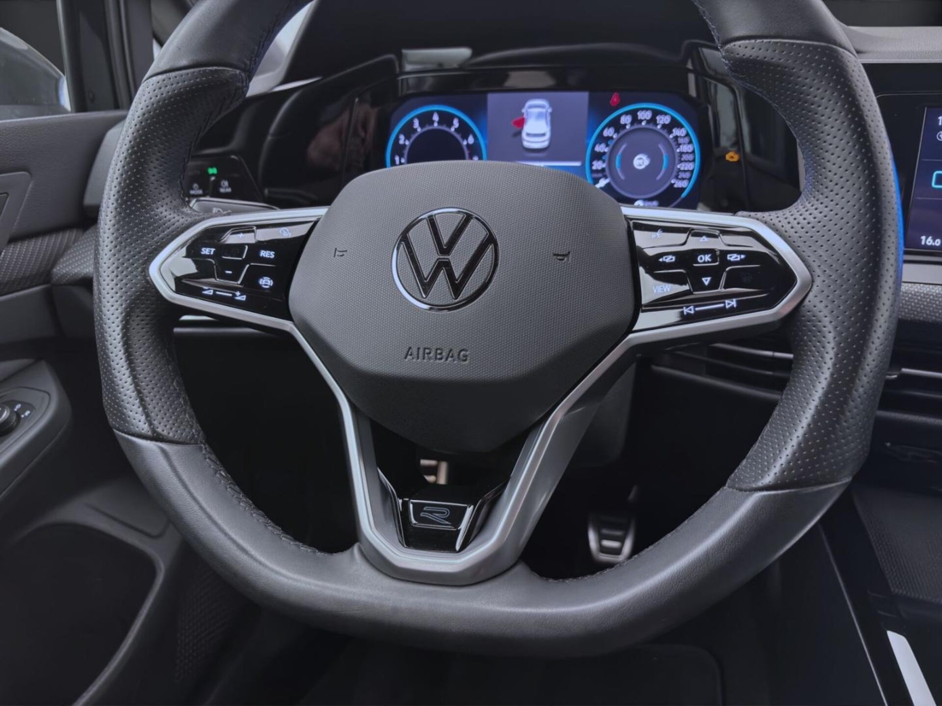 Volkswagen Golf R-Line