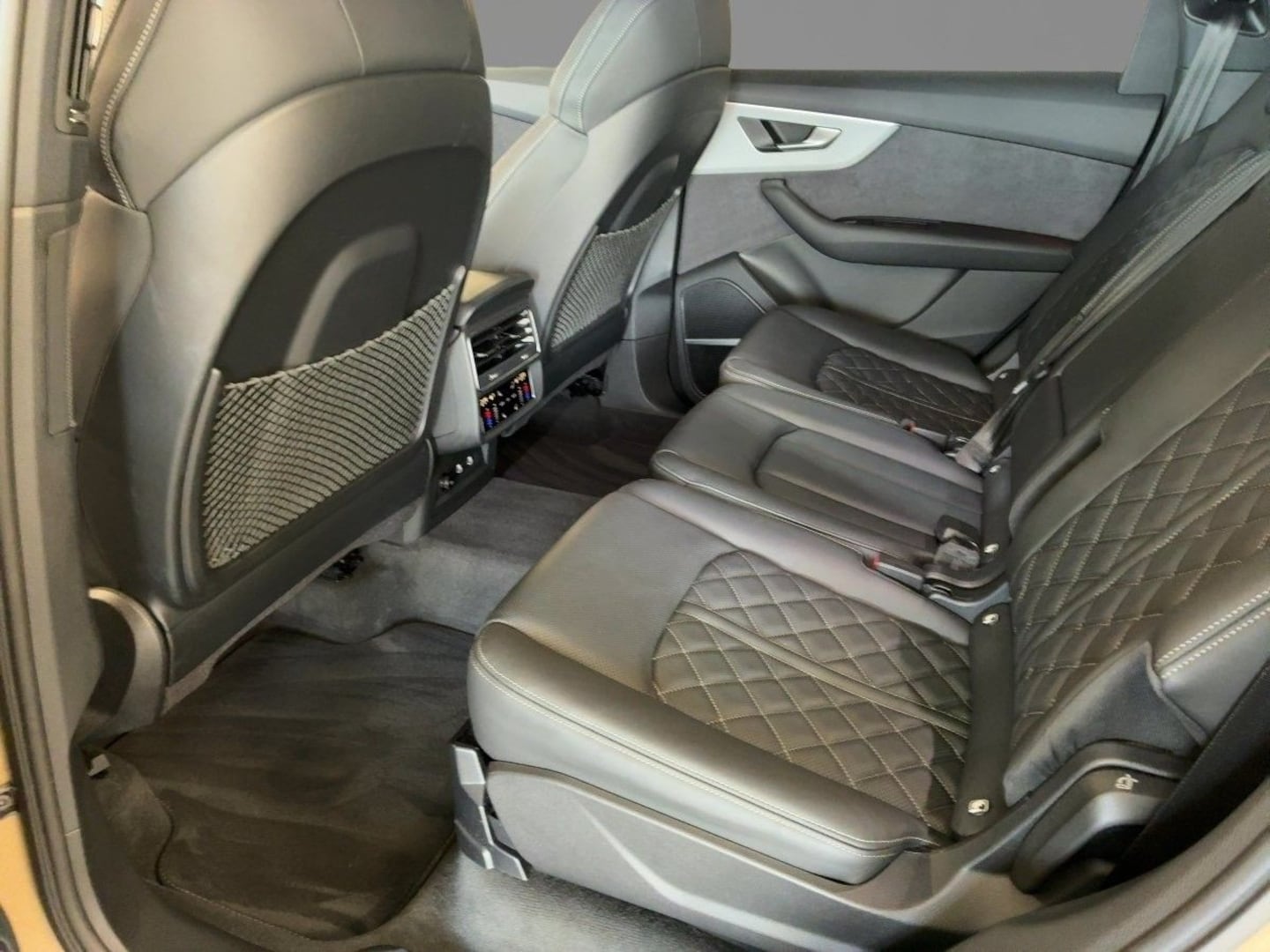 Bild über Audi Q7 SUV S line business TDI quattro 210 kW tiptronic - für weitere Informationen kontaktieren Sie den Audi Partner