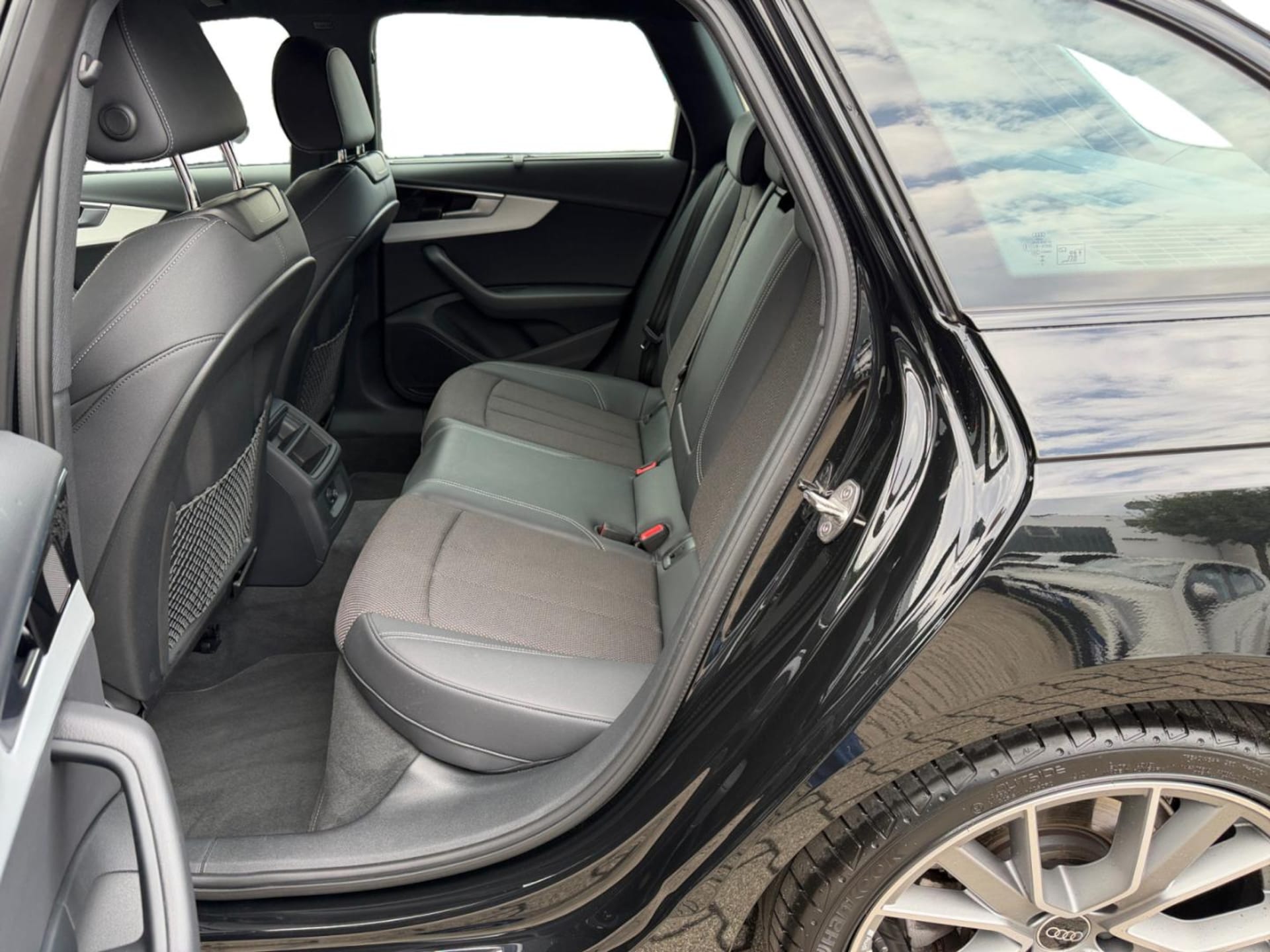 Audi A4 Avant S line