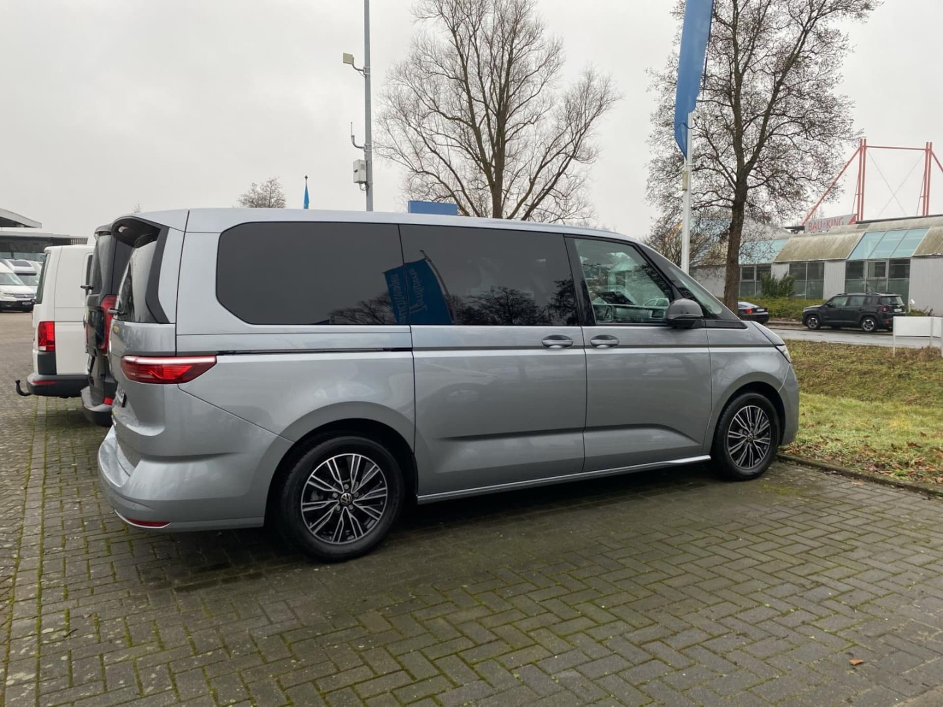Volkswagen Multivan Langversion Basis-Modell