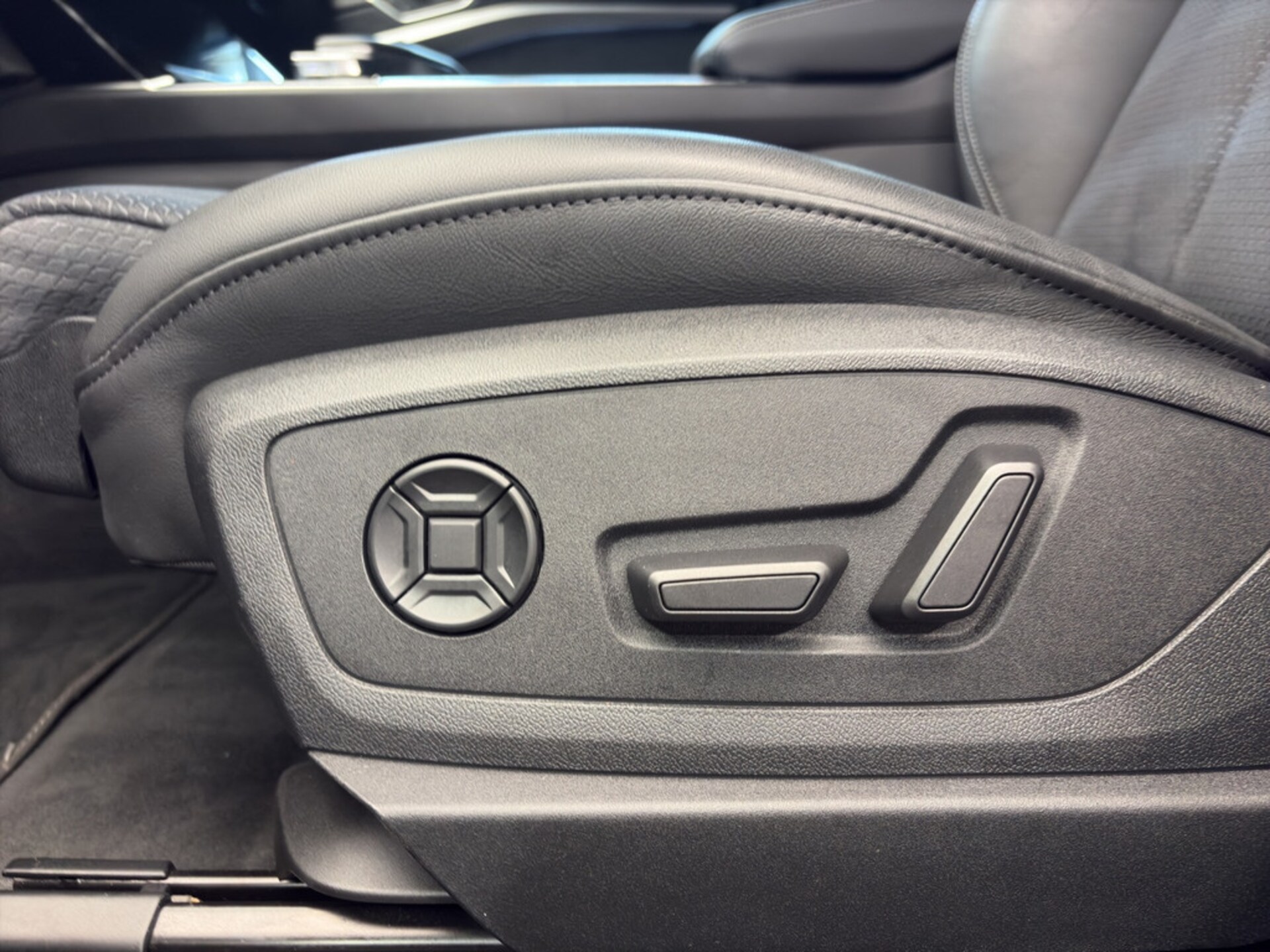 Audi e-tron advanced