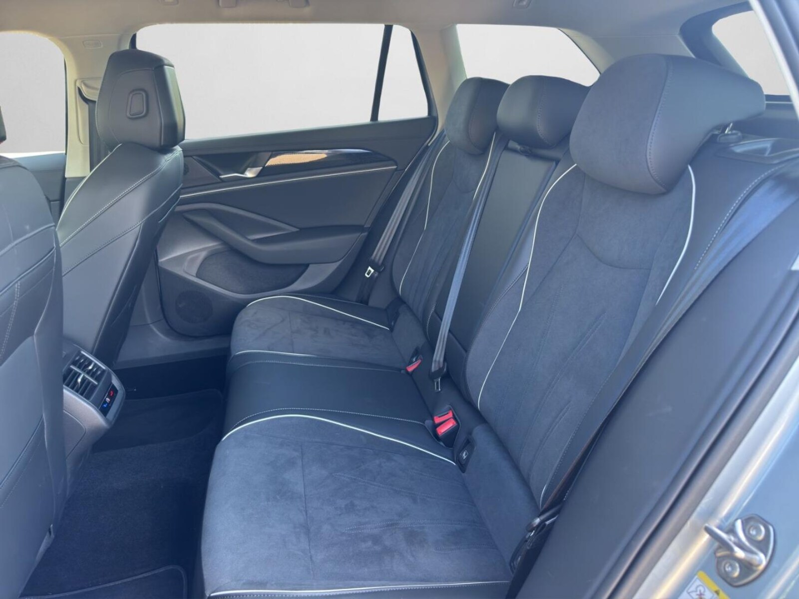 Volkswagen Passat – Bild 14