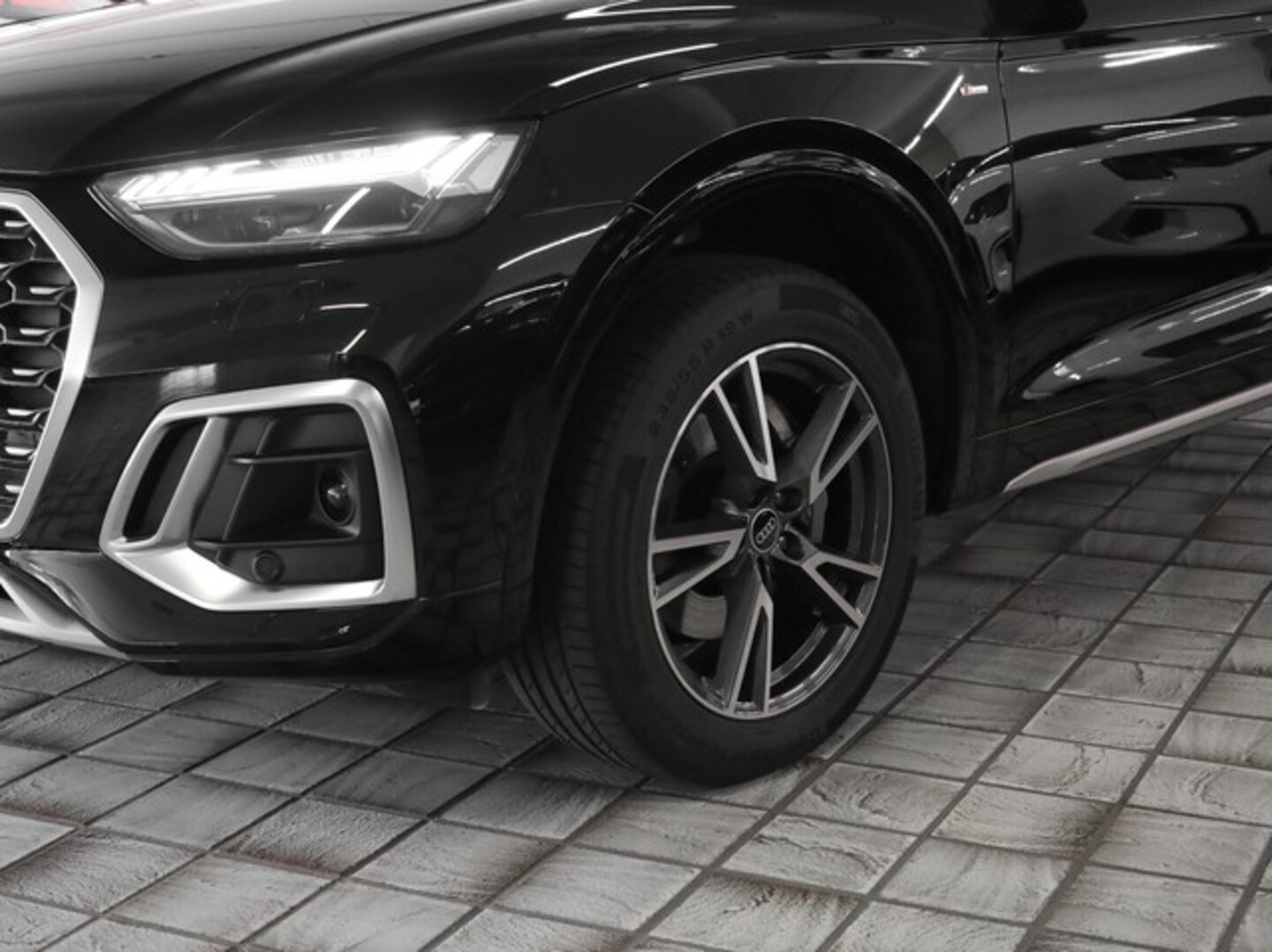 Bild über Audi Q5 Sportback 40 TFSI quattro S tronic - für weitere Informationen kontaktieren Sie den Audi Partner