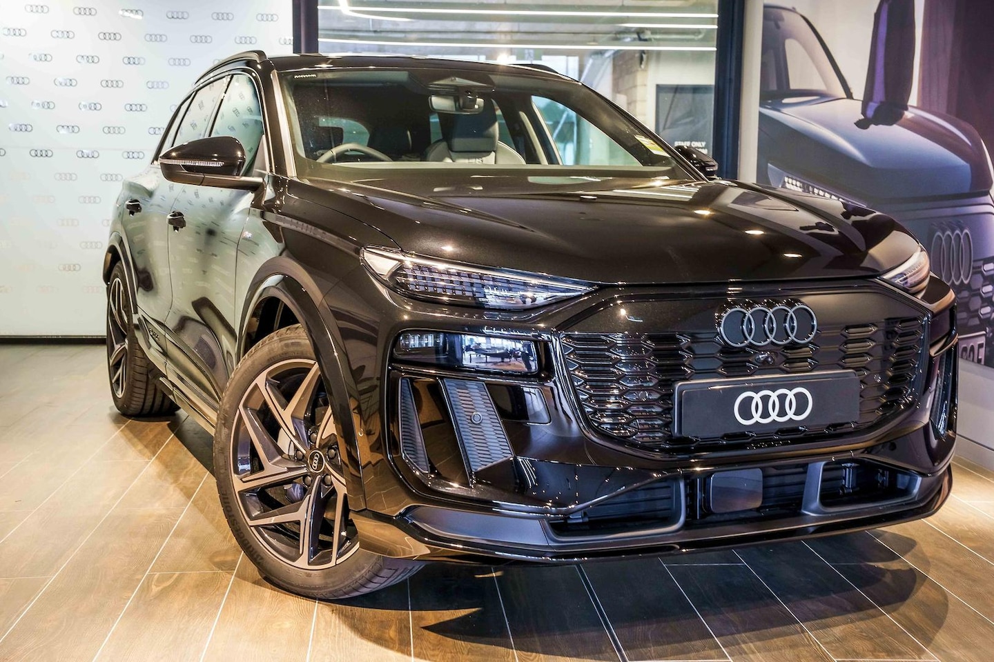 Image about Audi Q6 SUV e-tron e-tron quattro