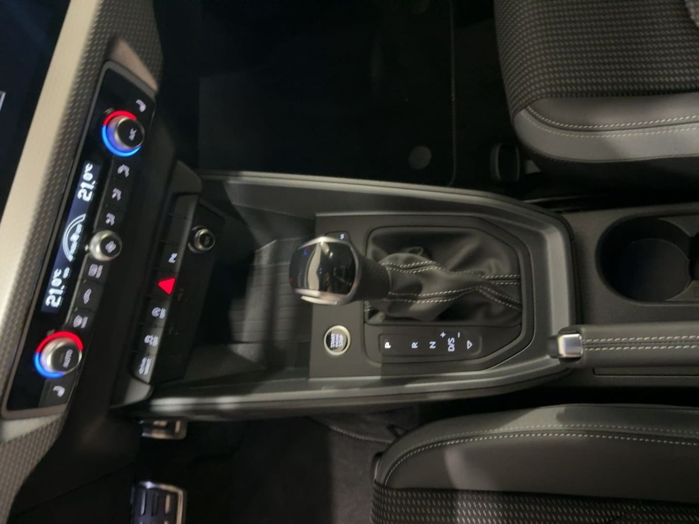 Bild über Audi A1 Sportback S line 40 TFSI S tronic - für weitere Informationen kontaktieren Sie den Audi Partner
