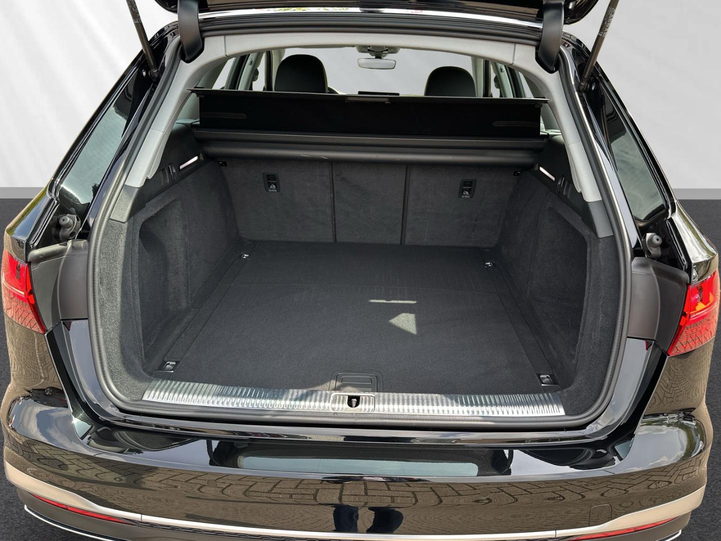 Image about Audi A4 Avant S line 40 TFSI S tronic