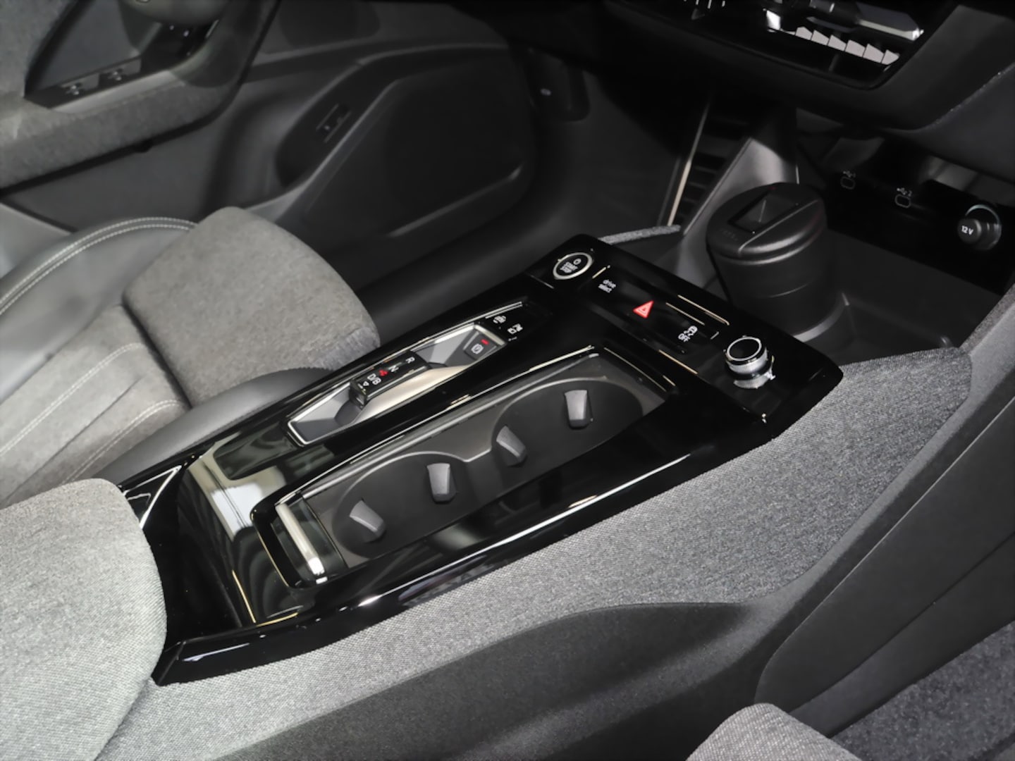 Bild über Audi Q6 SUV e-tron S line business e-tron performance 225 kW - für weitere Informationen kontaktieren Sie den Audi Partner