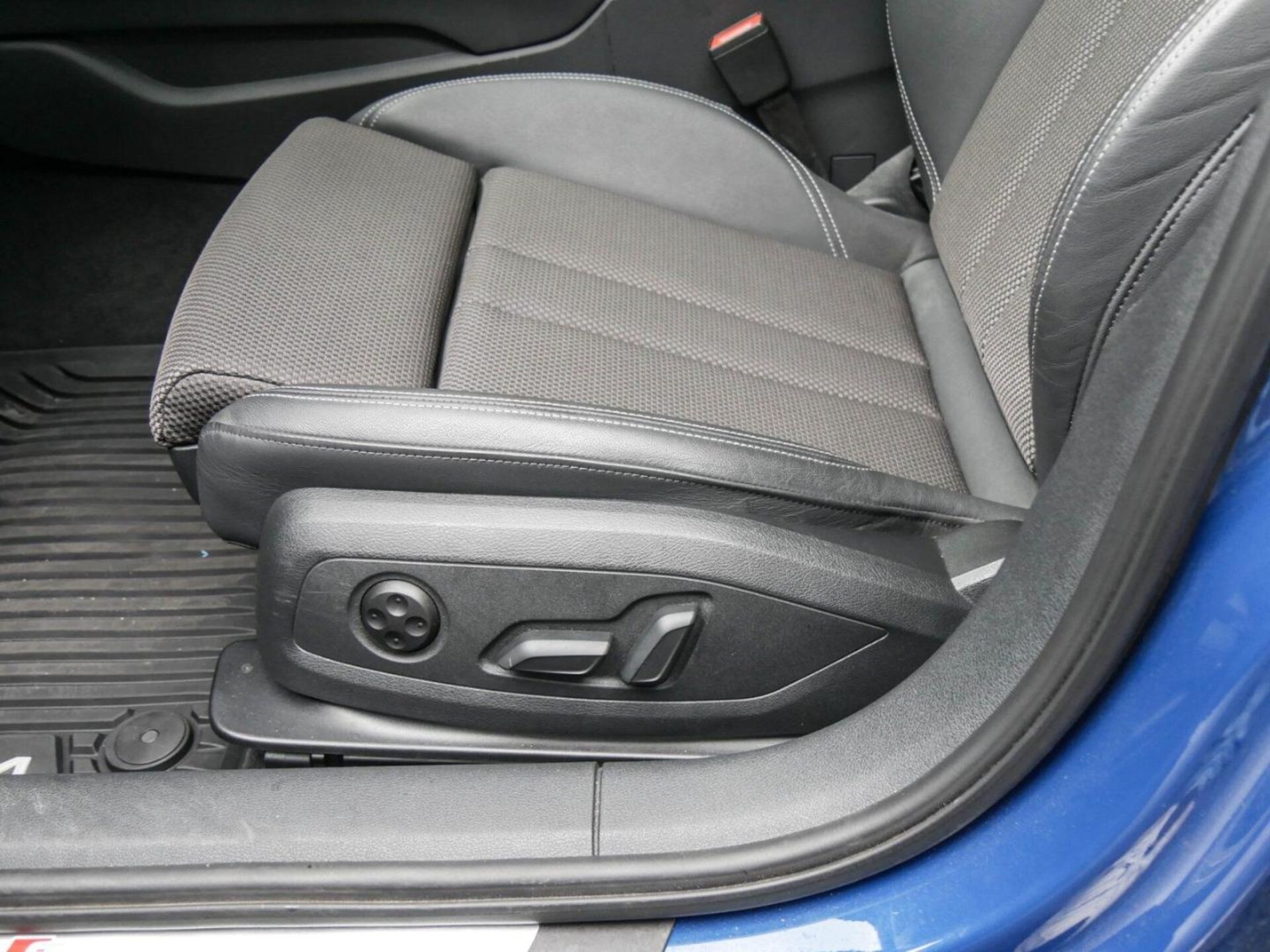 Audi A4 Avant S line