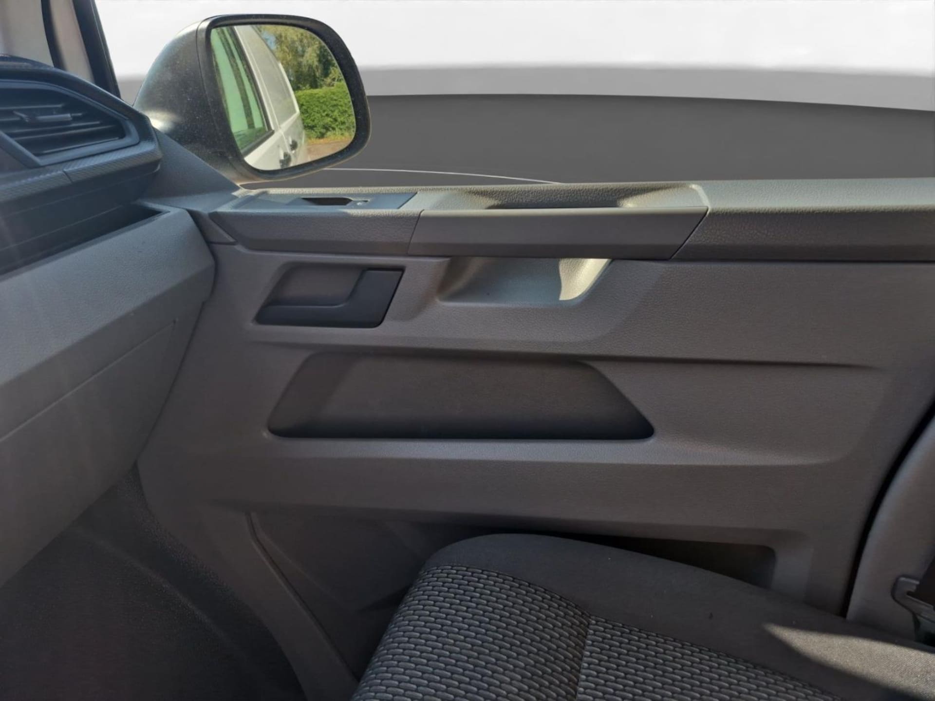 Volkswagen T6.1 Transporter Kasten langer Radstand