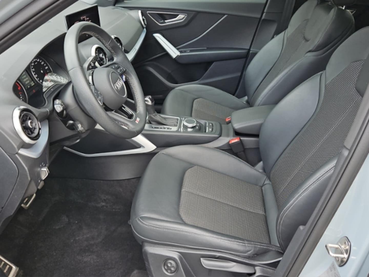 Bild über Audi Q2 S line 40 TFSI quattro S tronic - für weitere Informationen kontaktieren Sie den Audi Partner