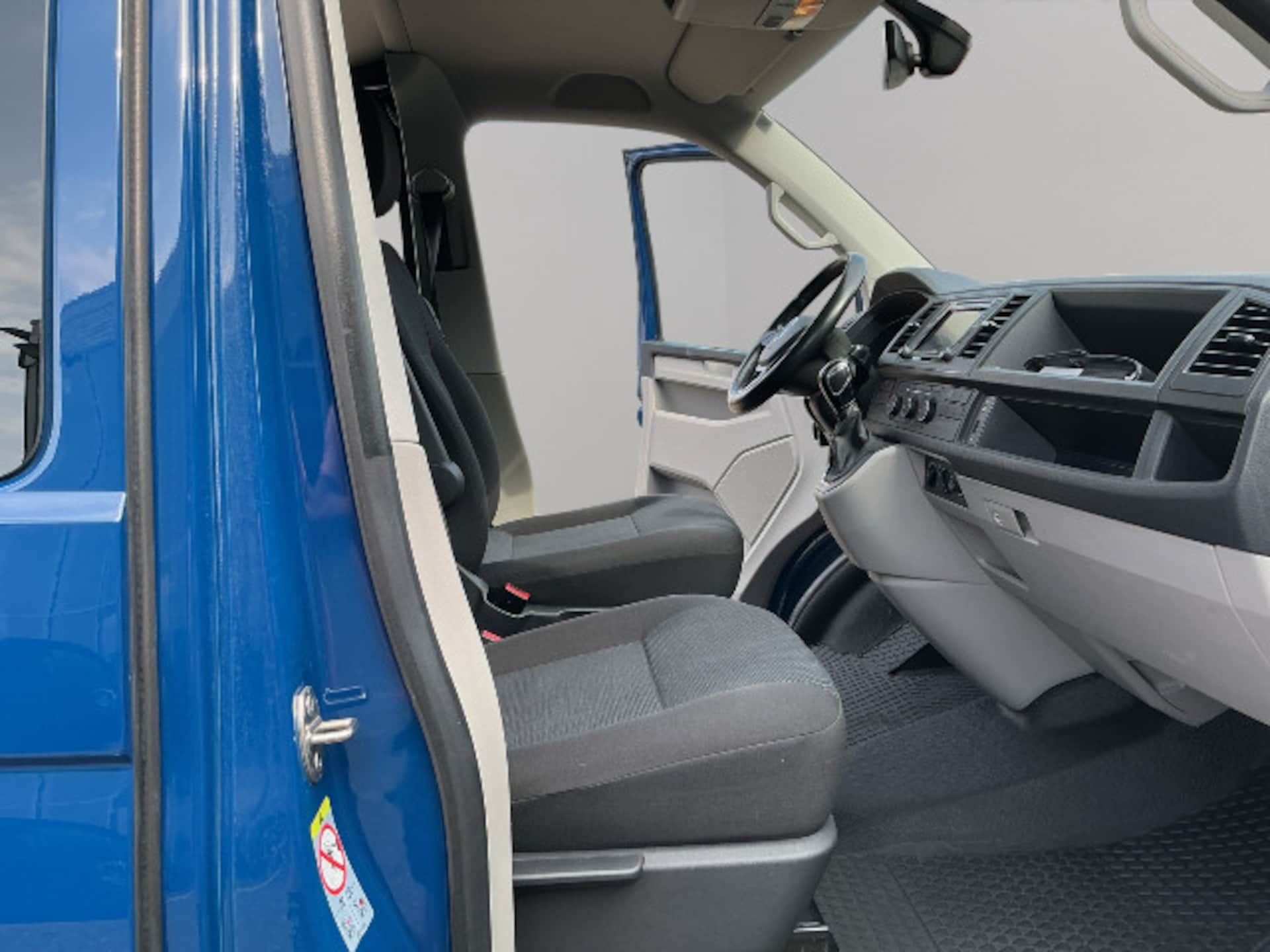Volkswagen T6 Transporter Kombi langer Radstand