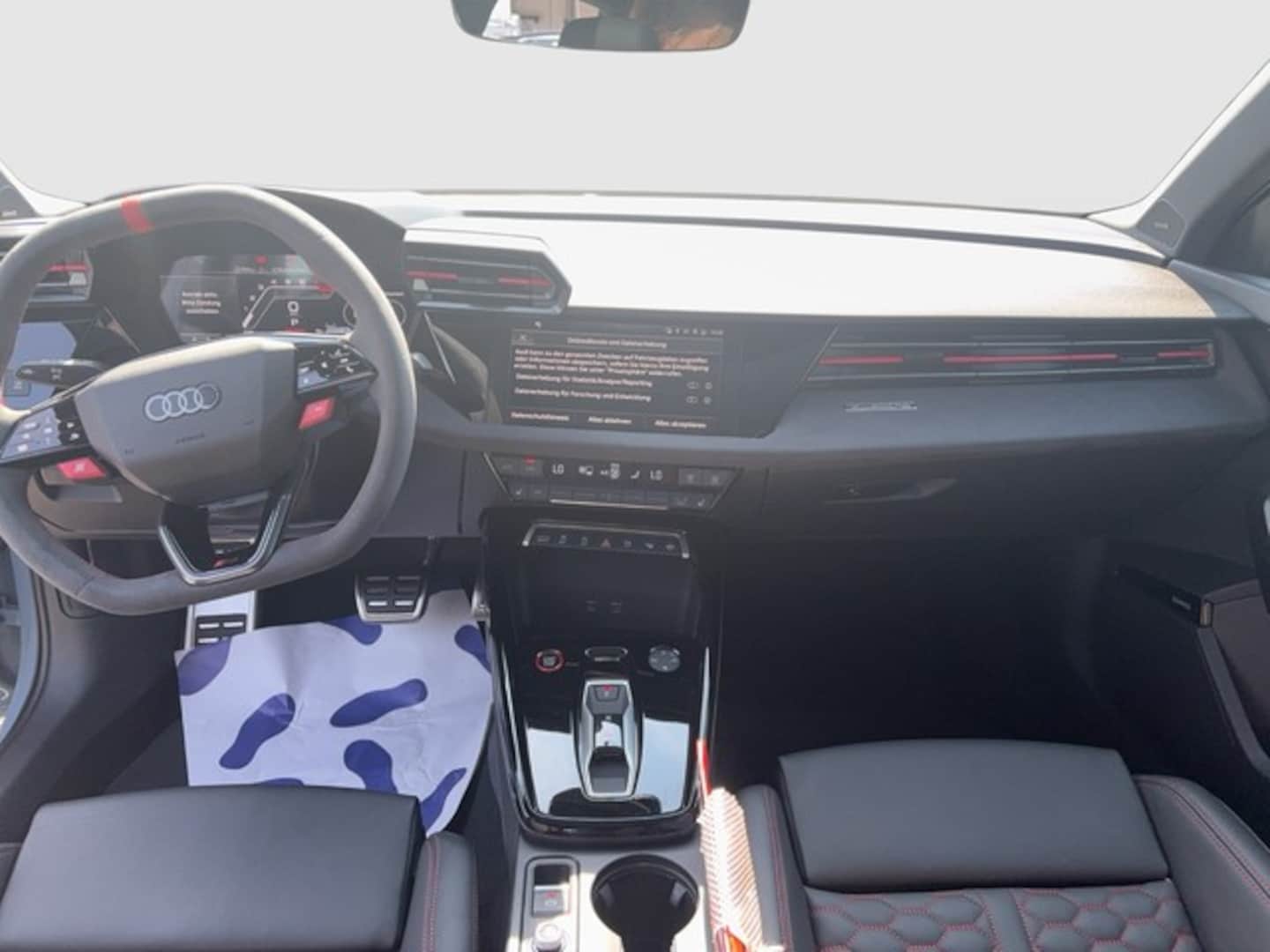 Bild über Audi RS 3 Sportback TFSI quattro 294 kW S tronic - für weitere Informationen kontaktieren Sie den Audi Partner