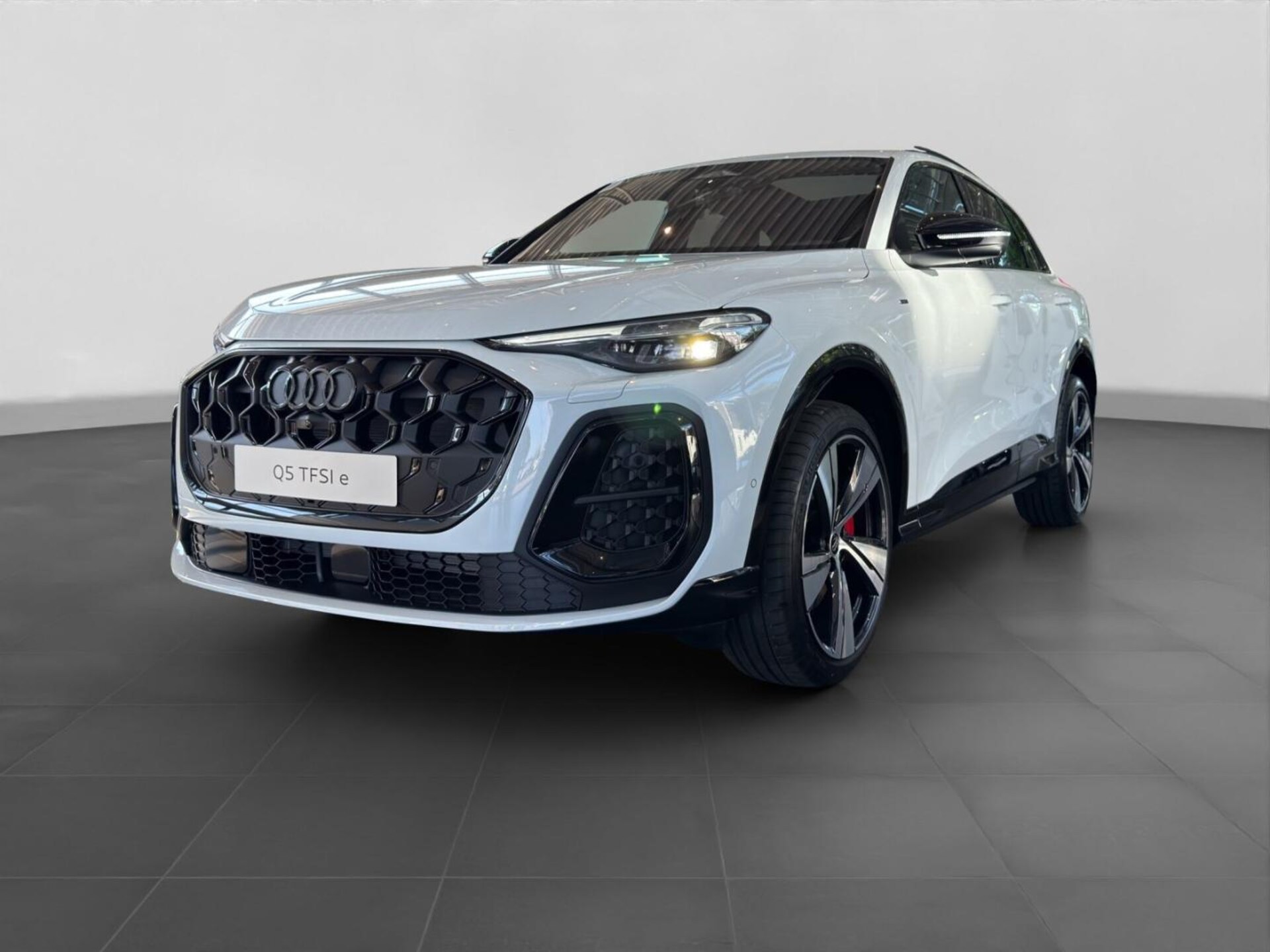 Audi Q5 SUV e-hybrid edition one
