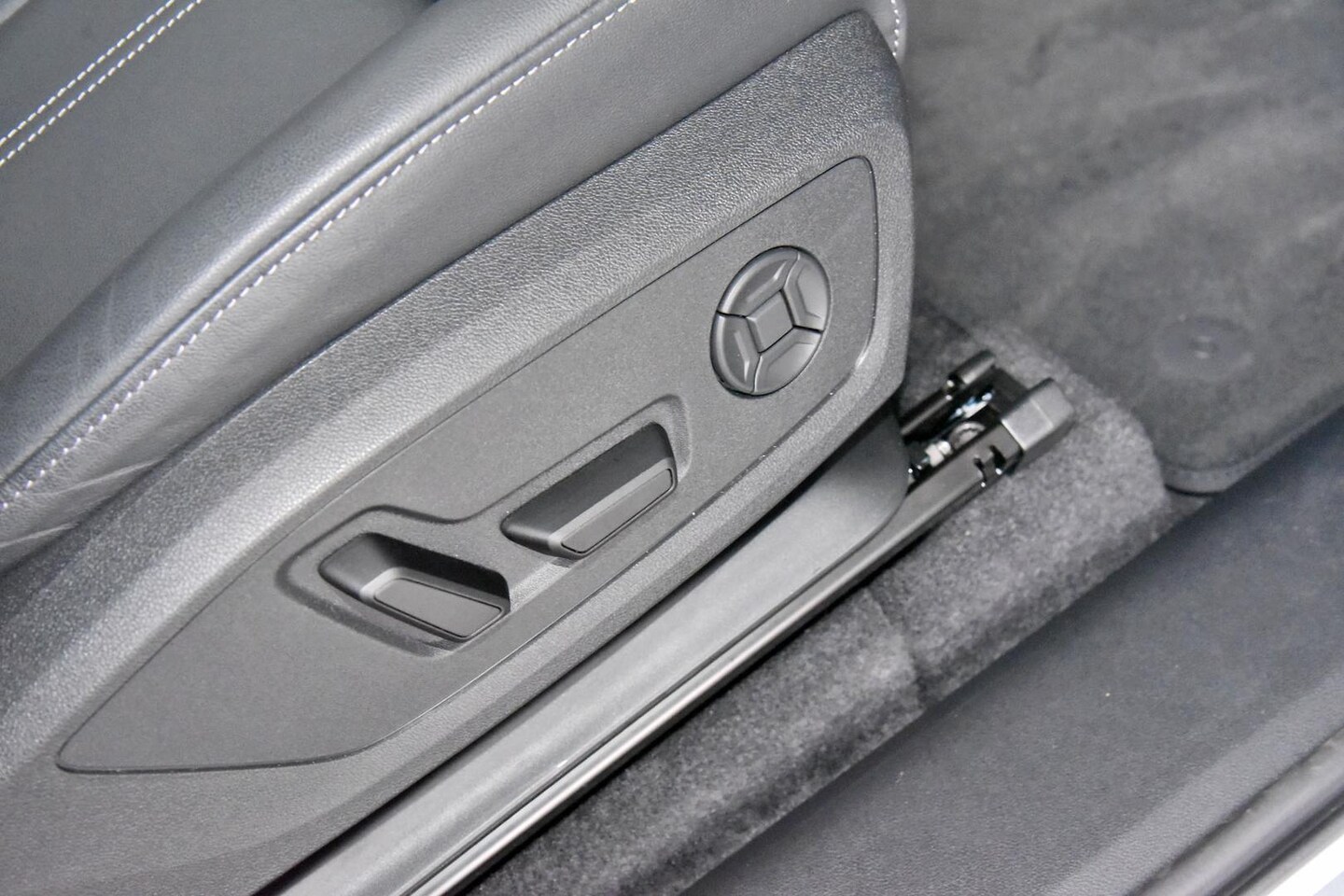 Image about Audi Q6 SUV e-tron e-tron