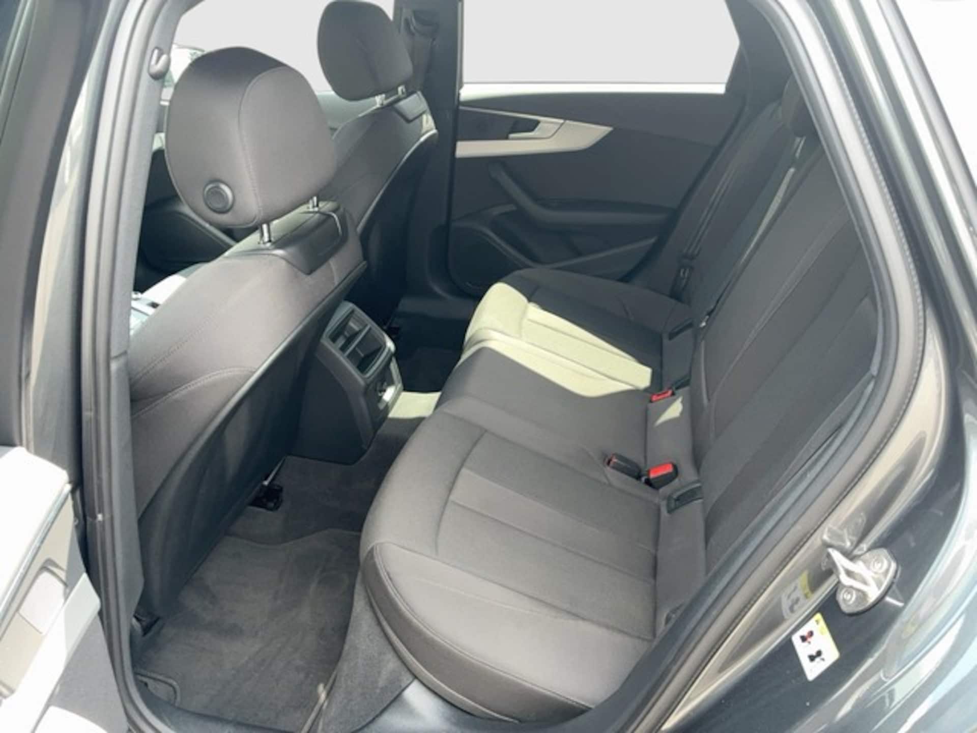 Audi A4 Avant S line