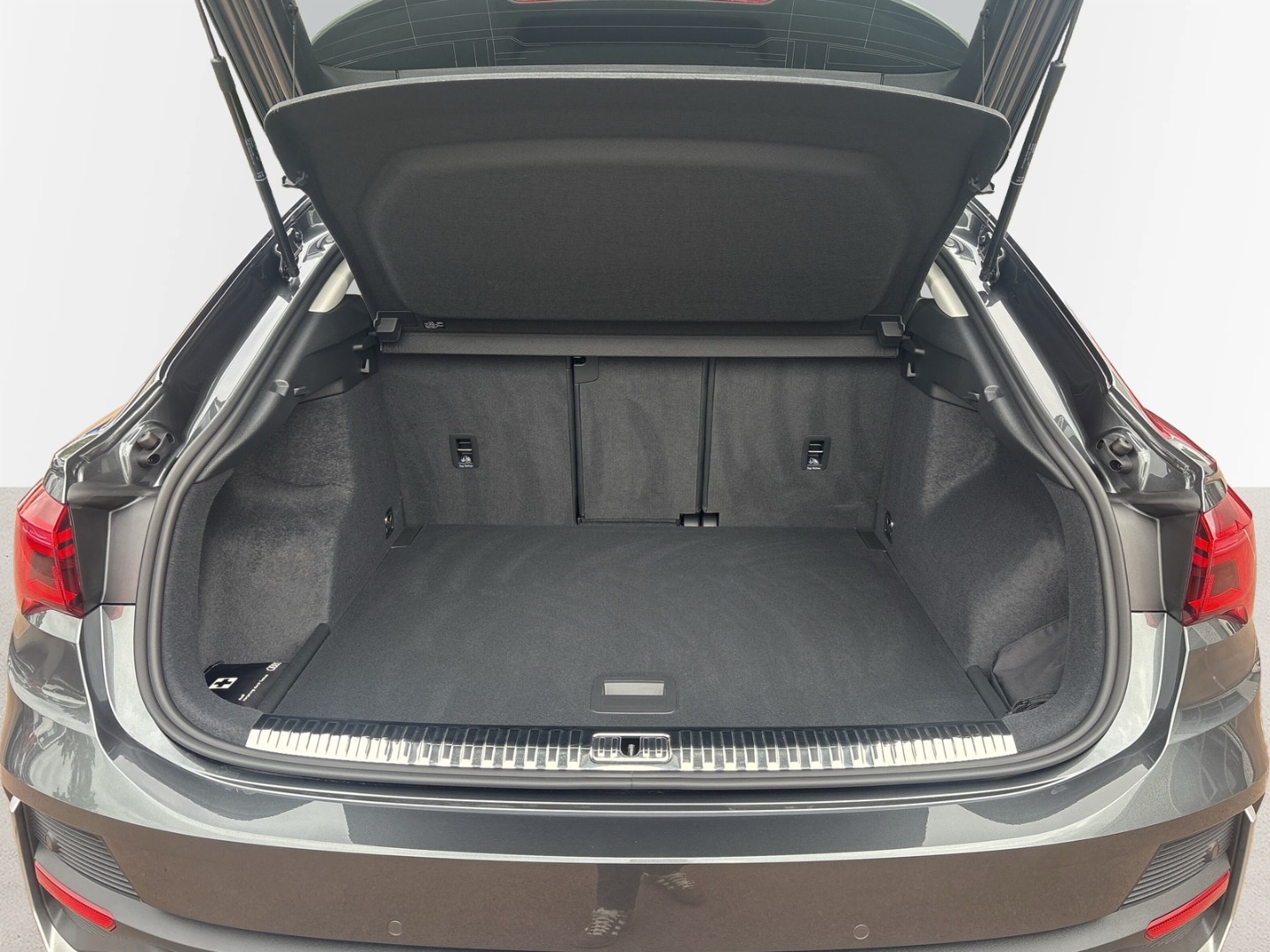 Bild über Audi Q3 Sportback S line 35 TFSI S tronic - für weitere Informationen kontaktieren Sie den Audi Partner