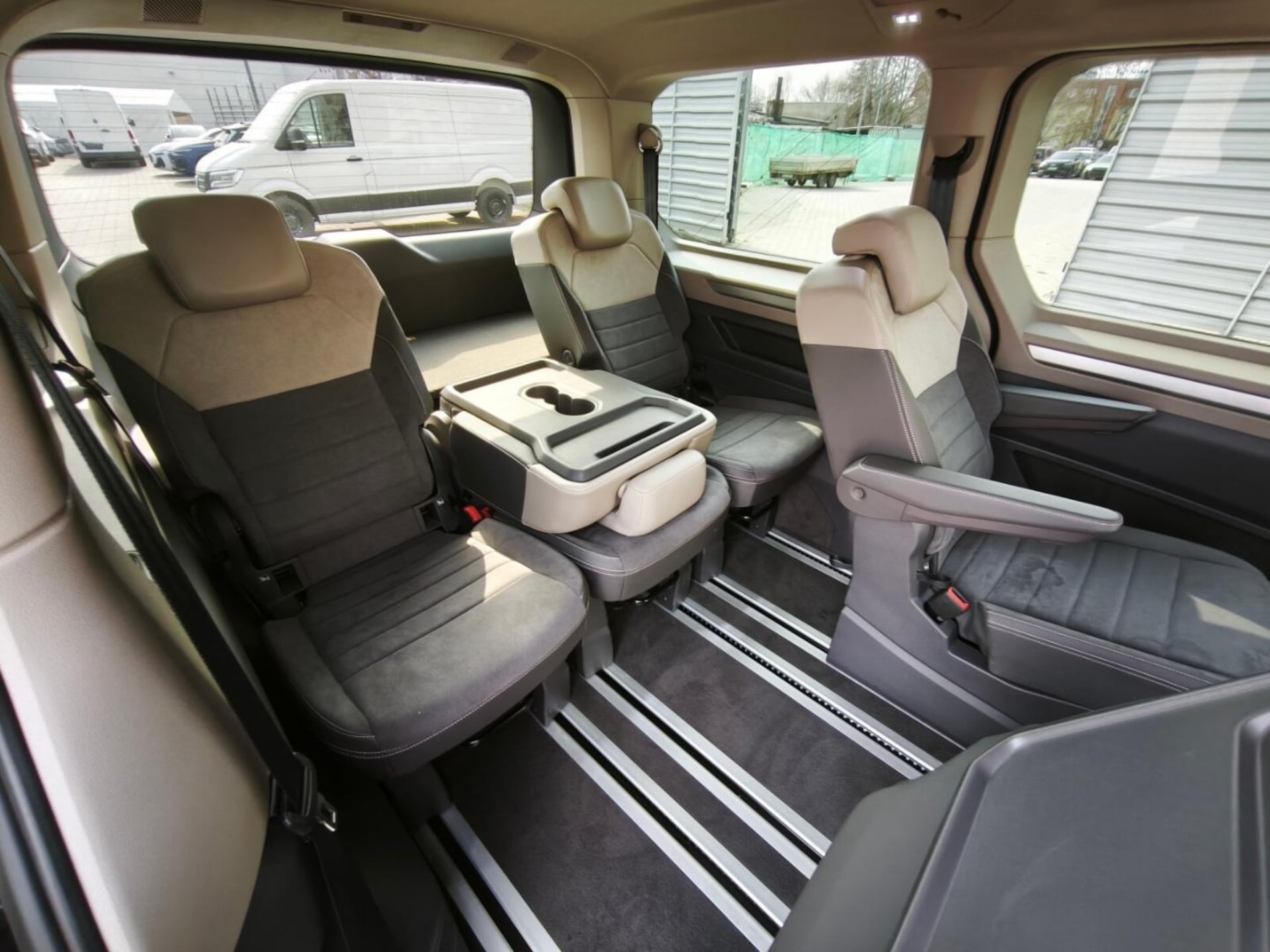 Volkswagen Multivan długi rozstaw osi Life