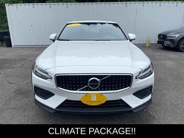 2025 Volvo V60 Cross Country